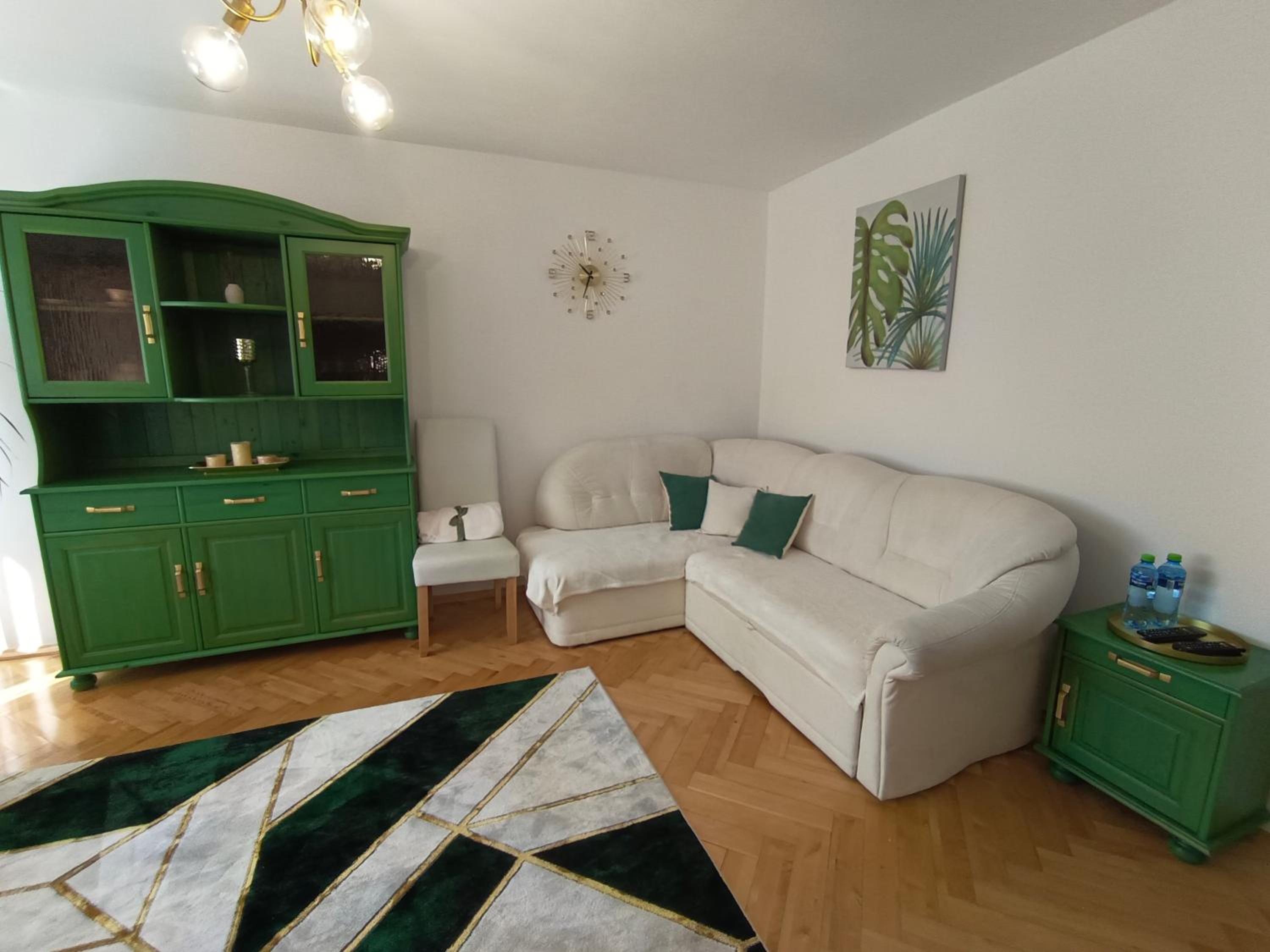 Apartment with Balcony - Photo 12