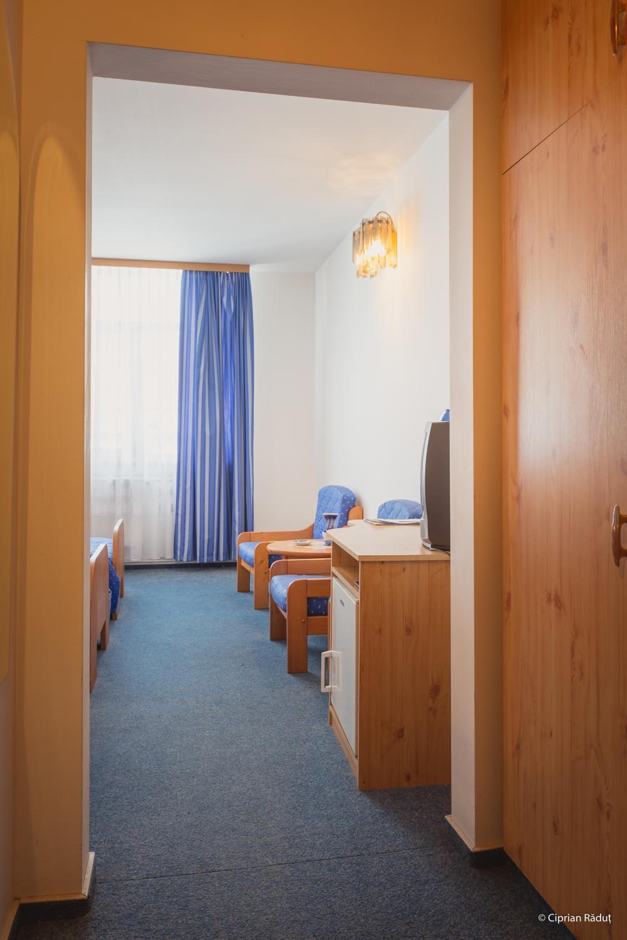 Standard Double or Twin Room - Photo 3