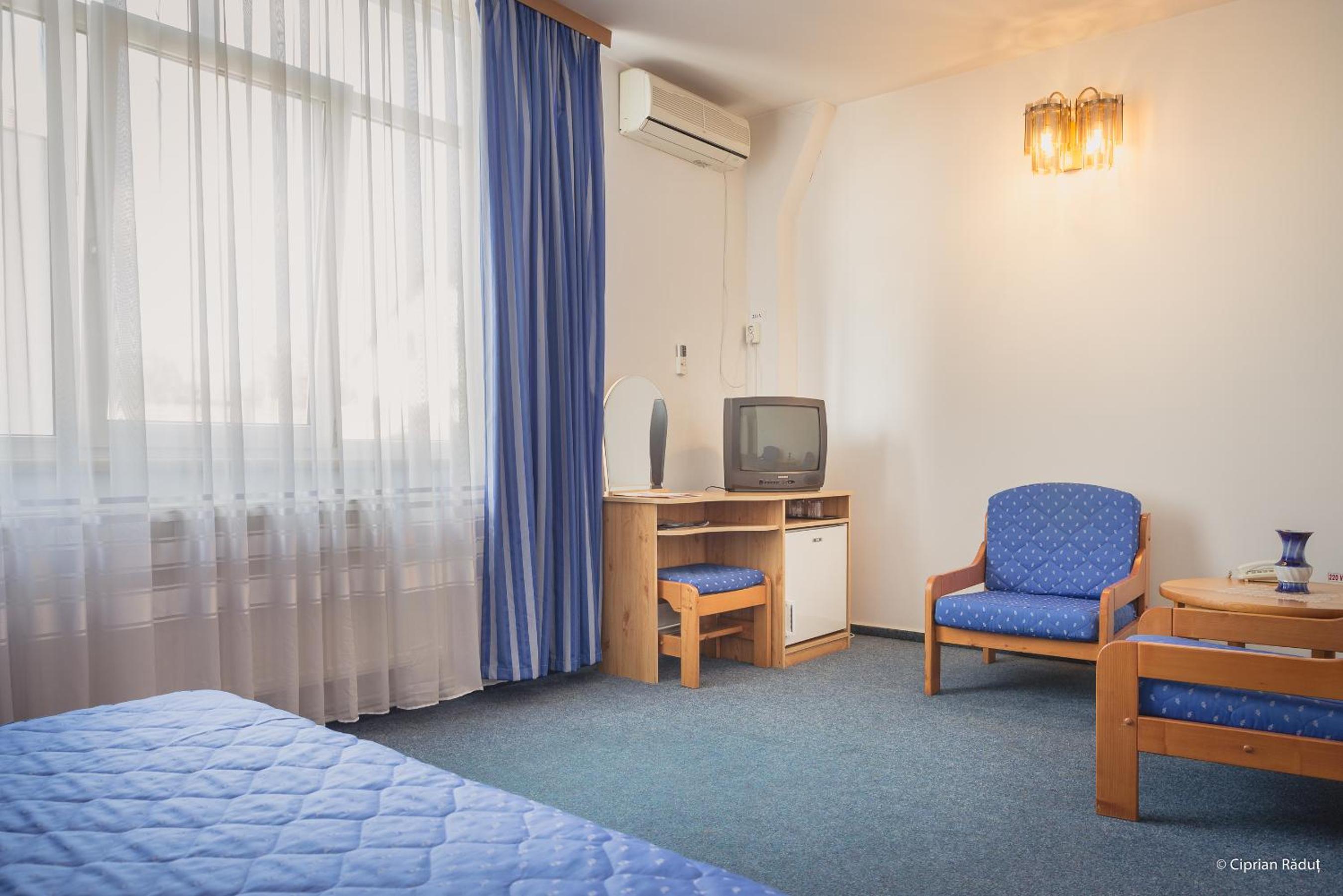 Standard Double or Twin Room - Photo 4