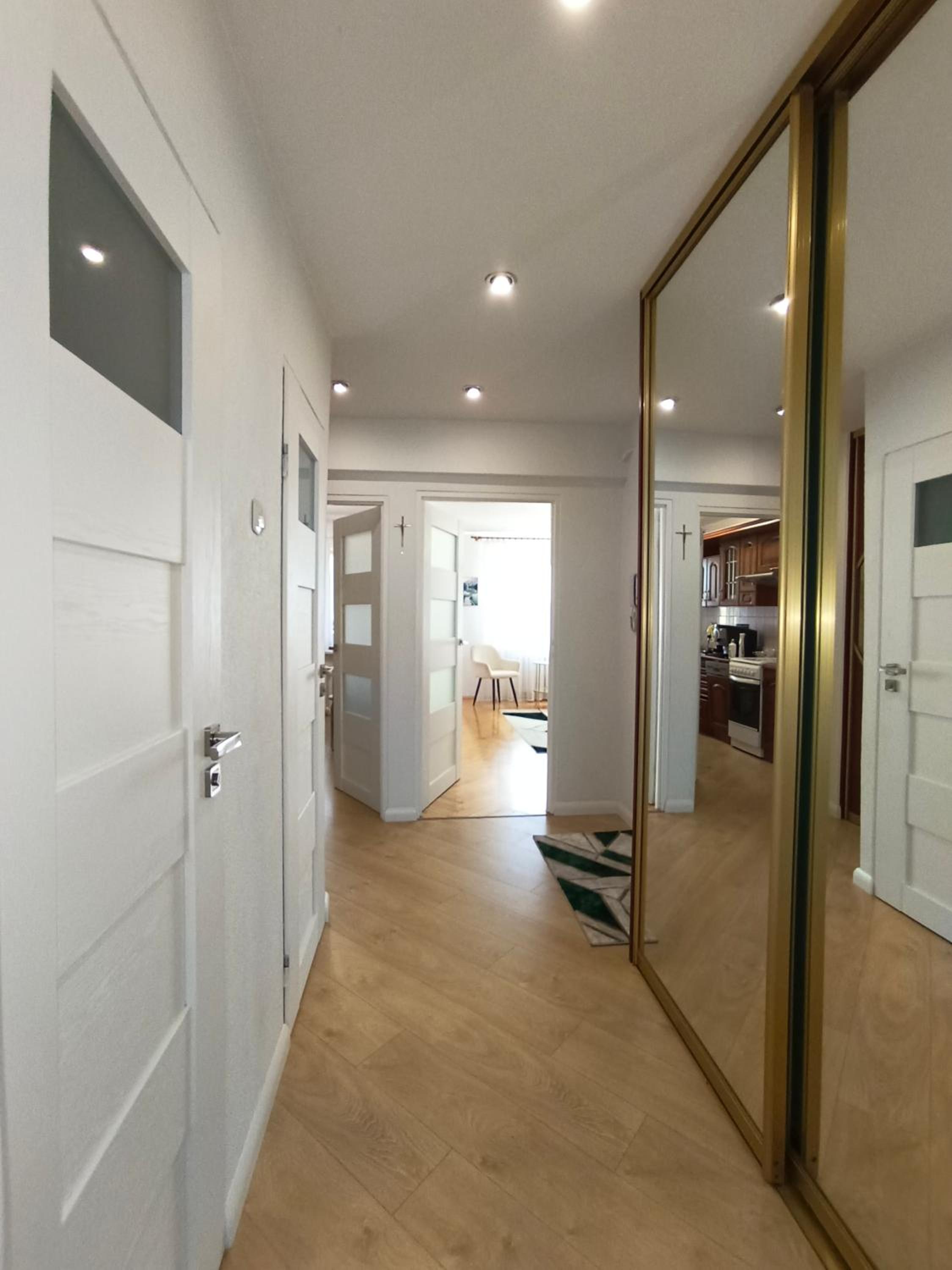 Apartment with Balcony - Photo 14