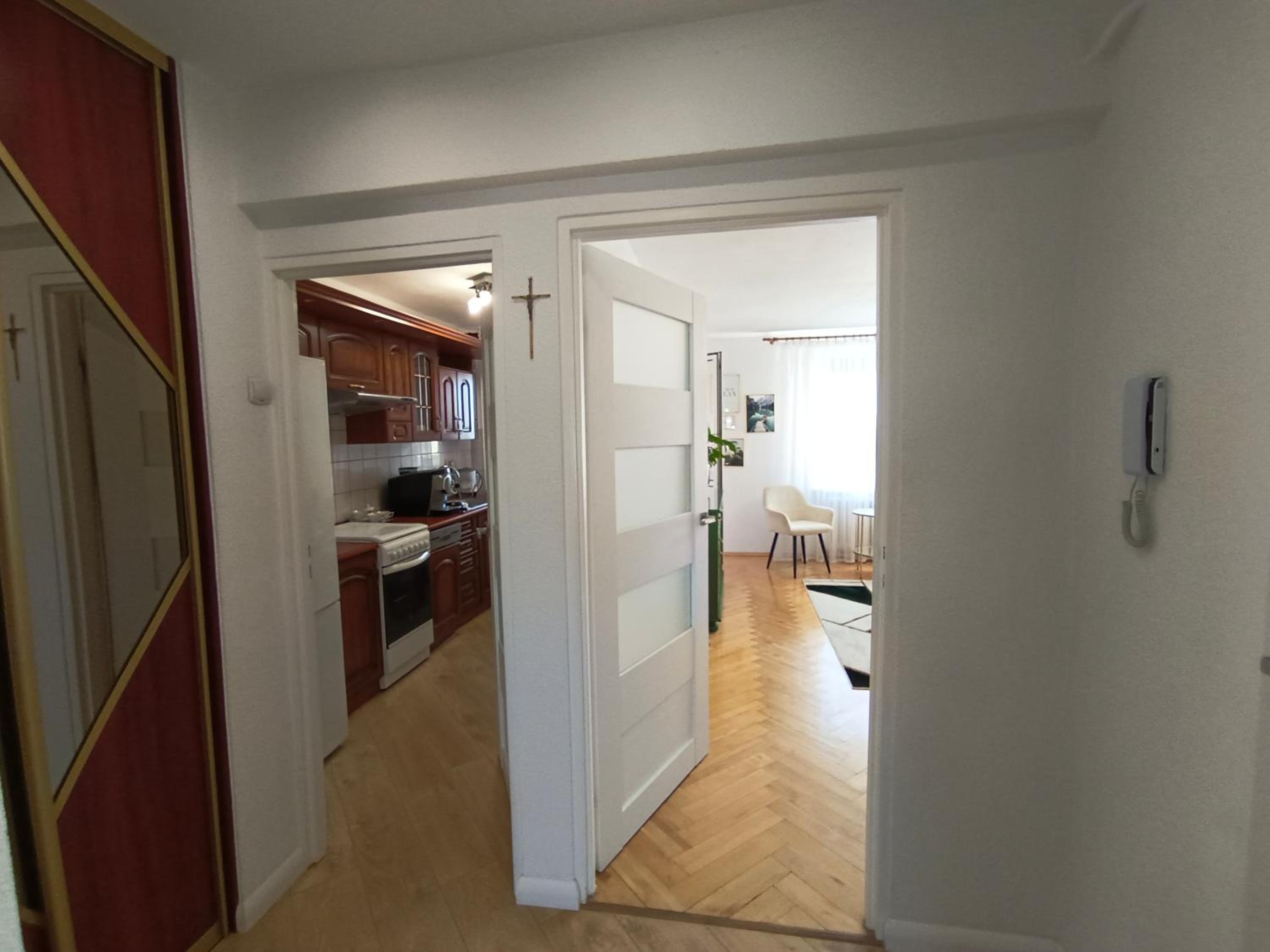 Apartment with Balcony - Photo 15