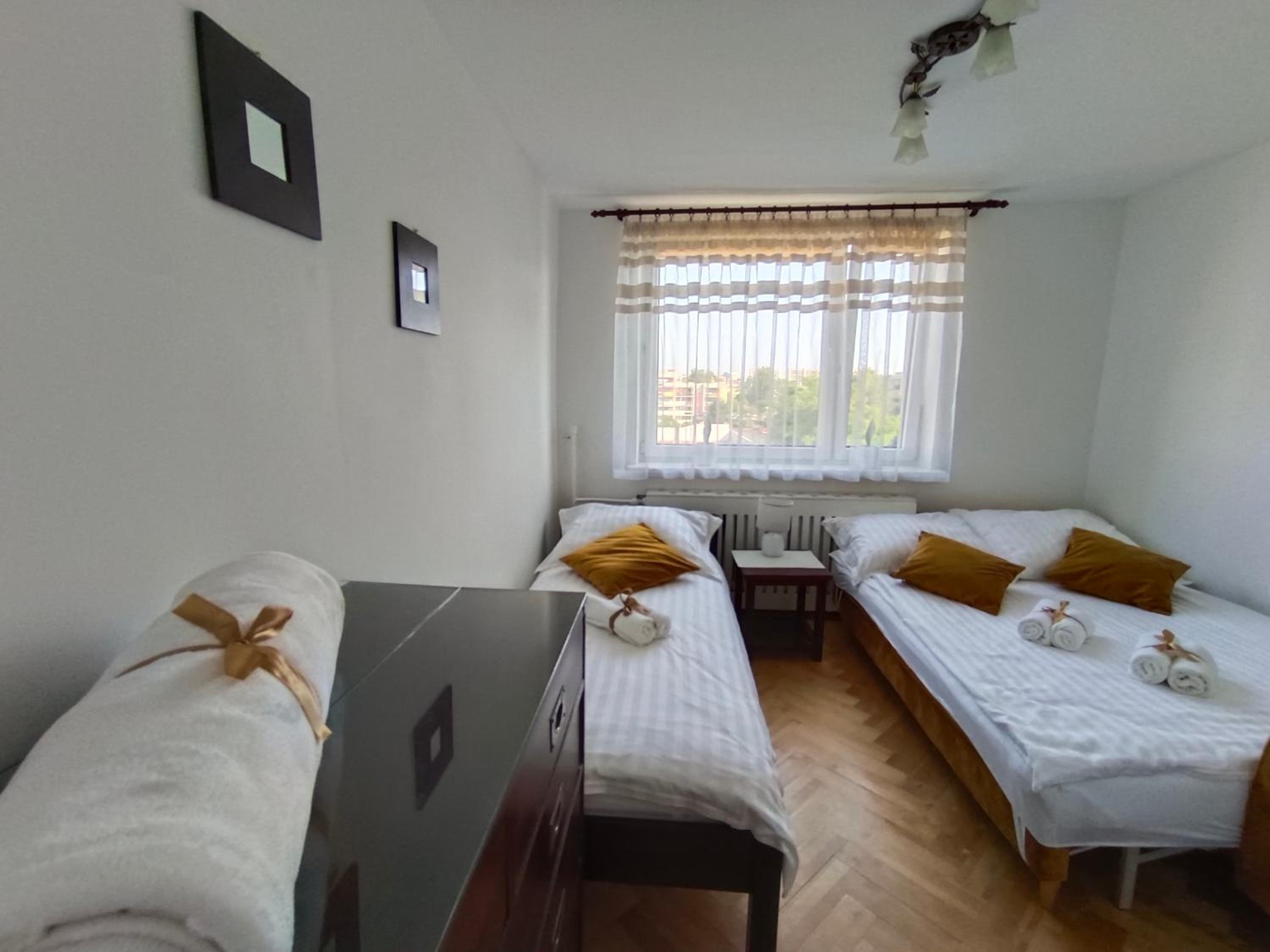 Apartment with Balcony - Photo 16