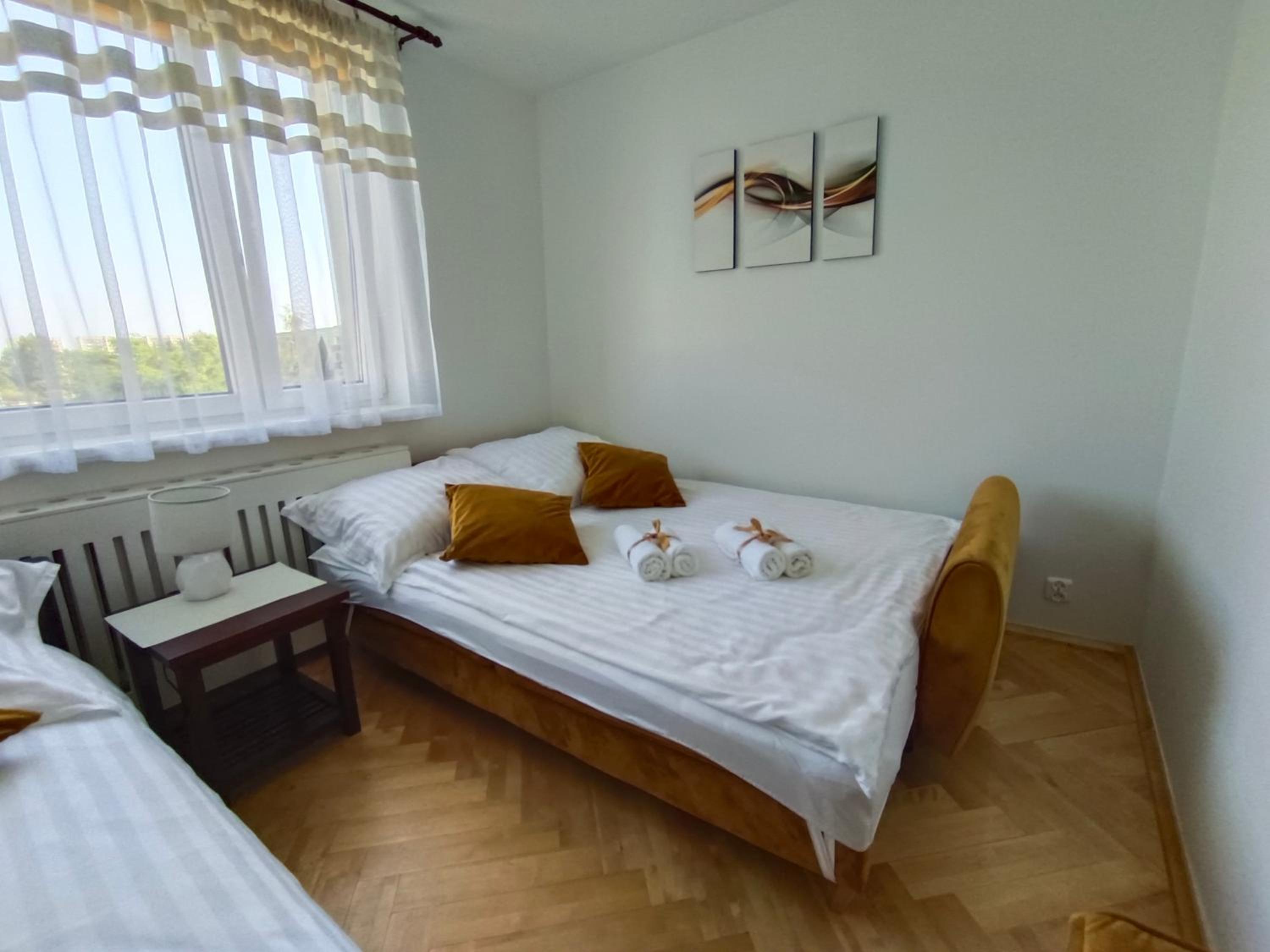 Apartment with Balcony - Photo 18