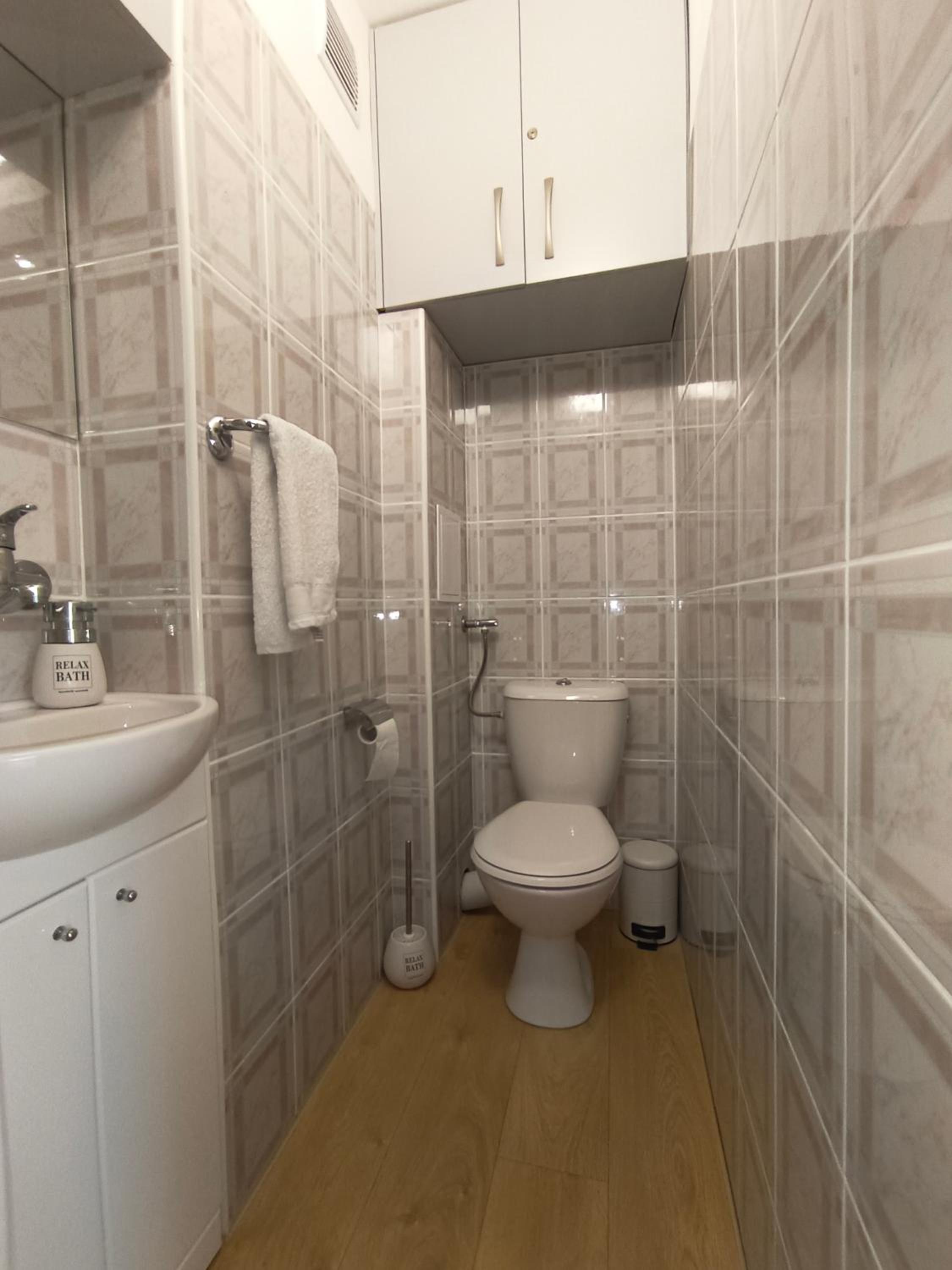 Apartment with Balcony - Photo 21