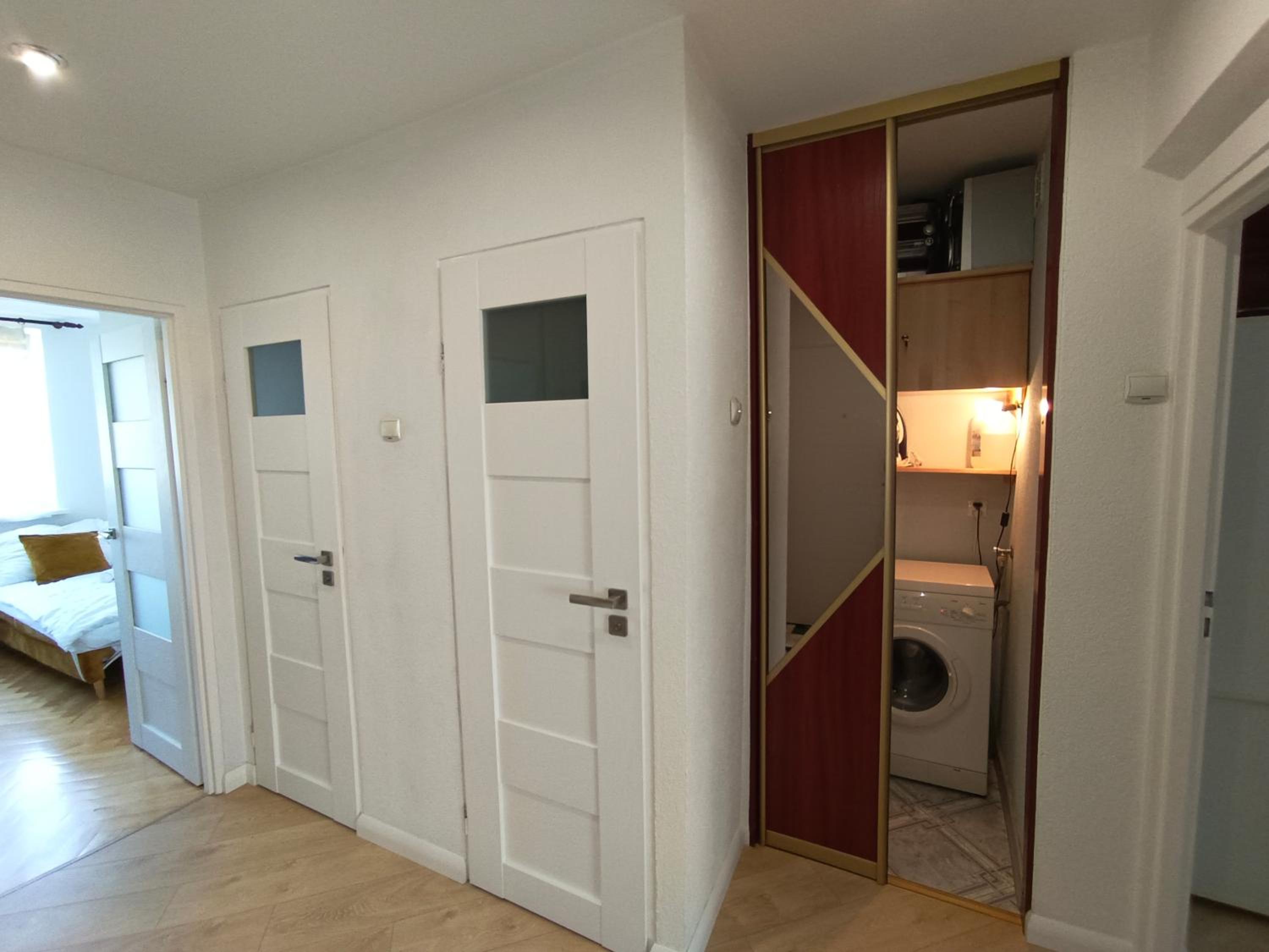 Apartment with Balcony - Photo 22
