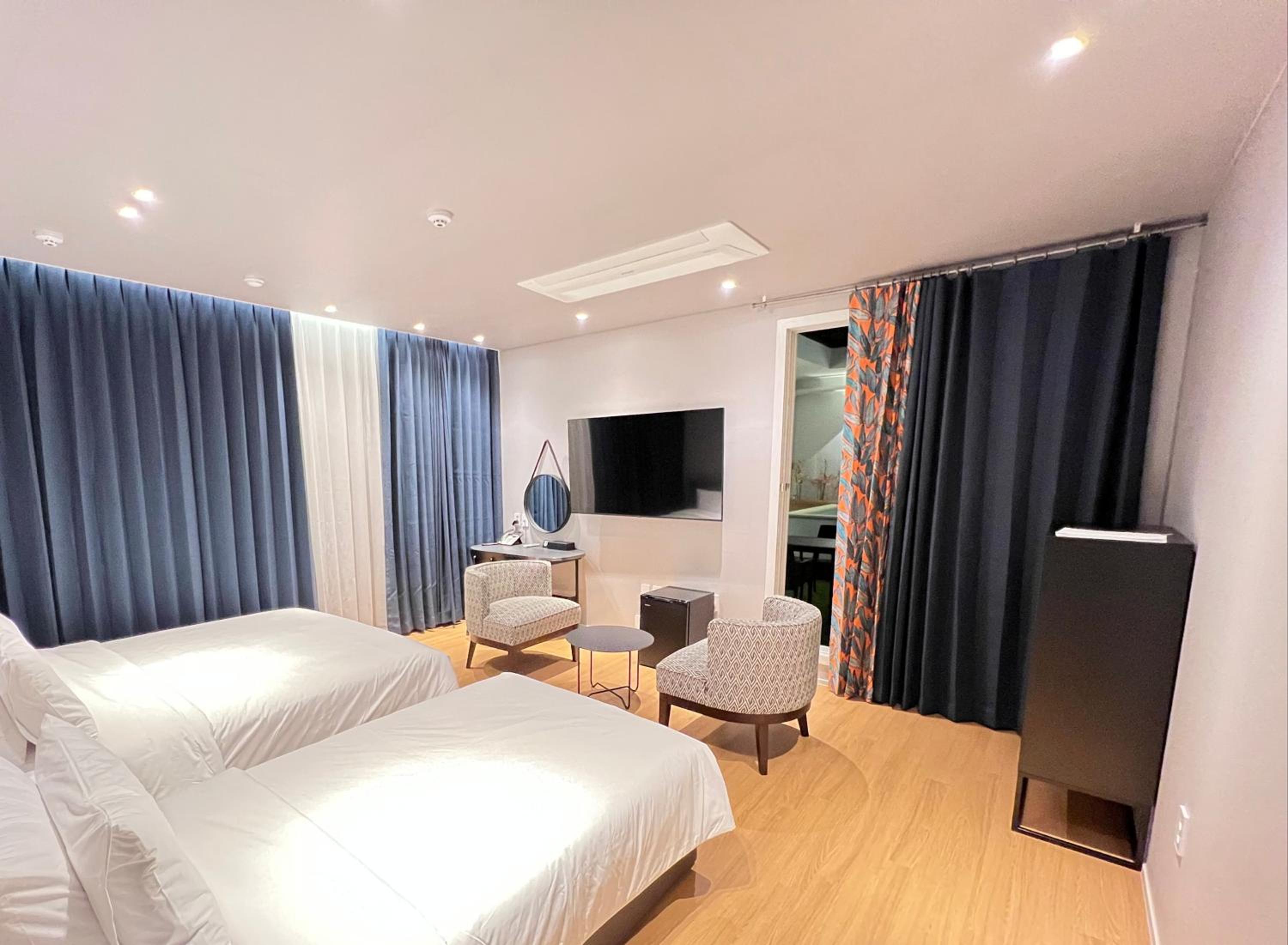 Twin Room with Terrace - Photo 5