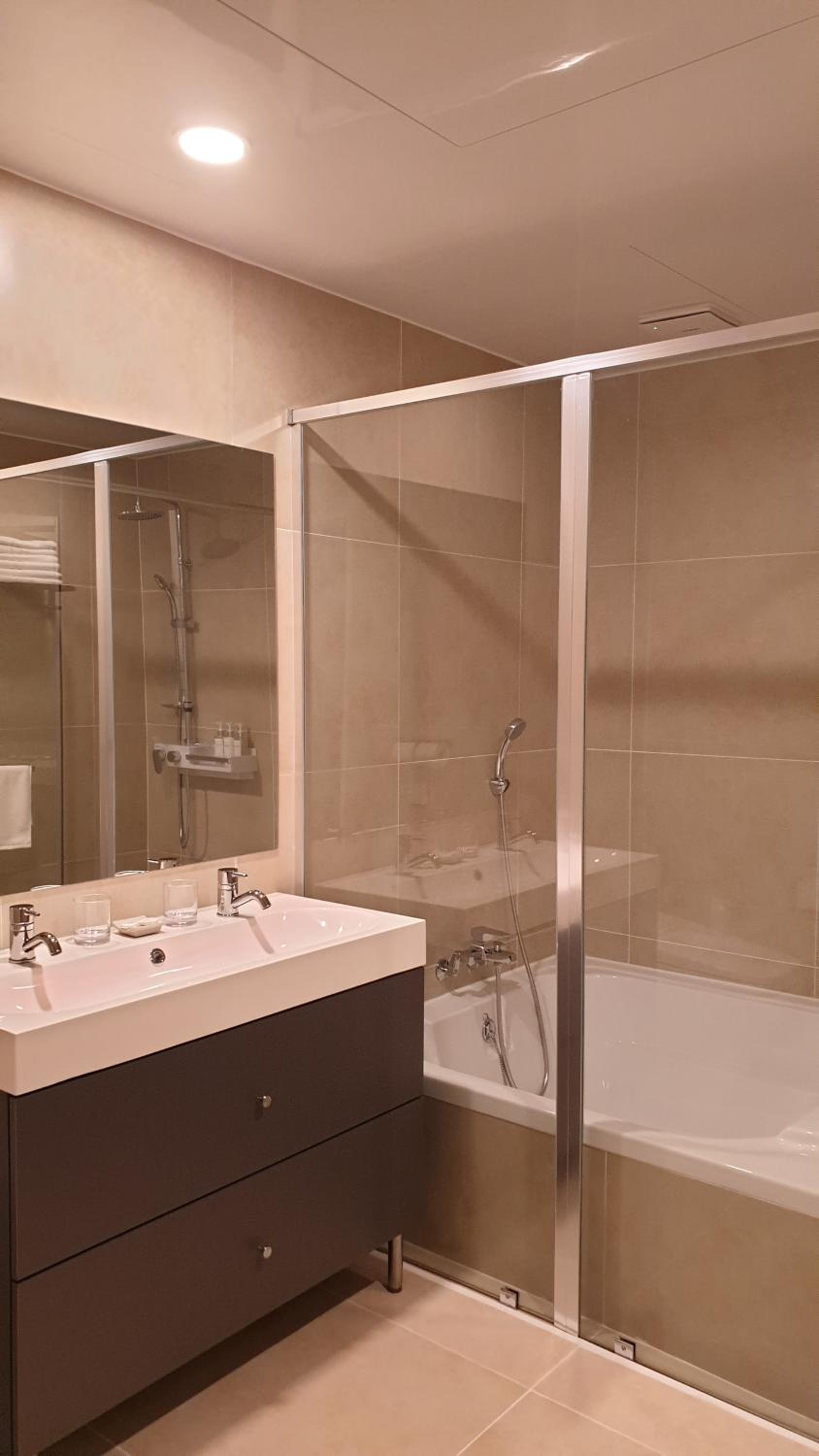 Twin Room - Photo 6