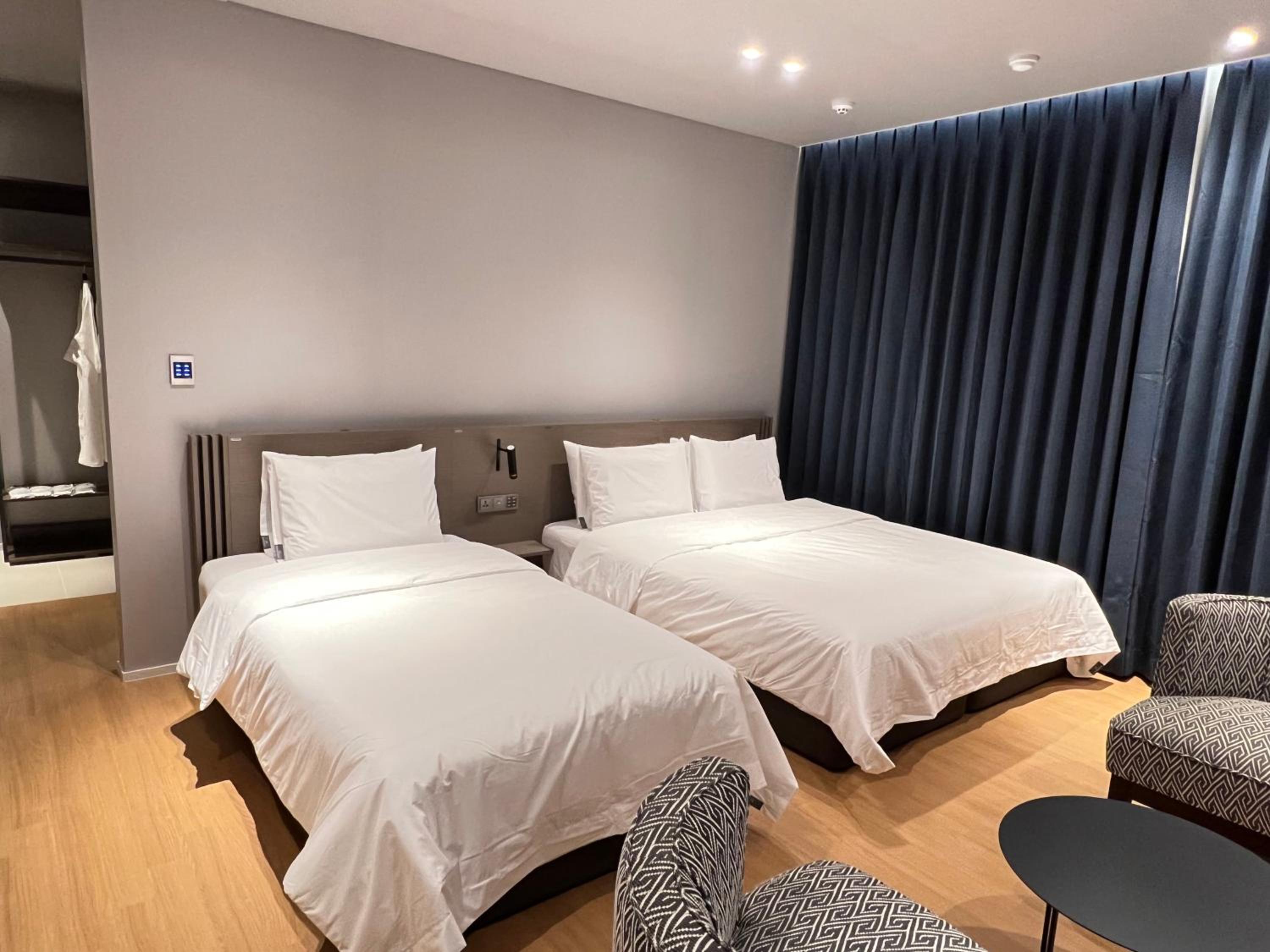 Twin Room with Terrace - Photo 2