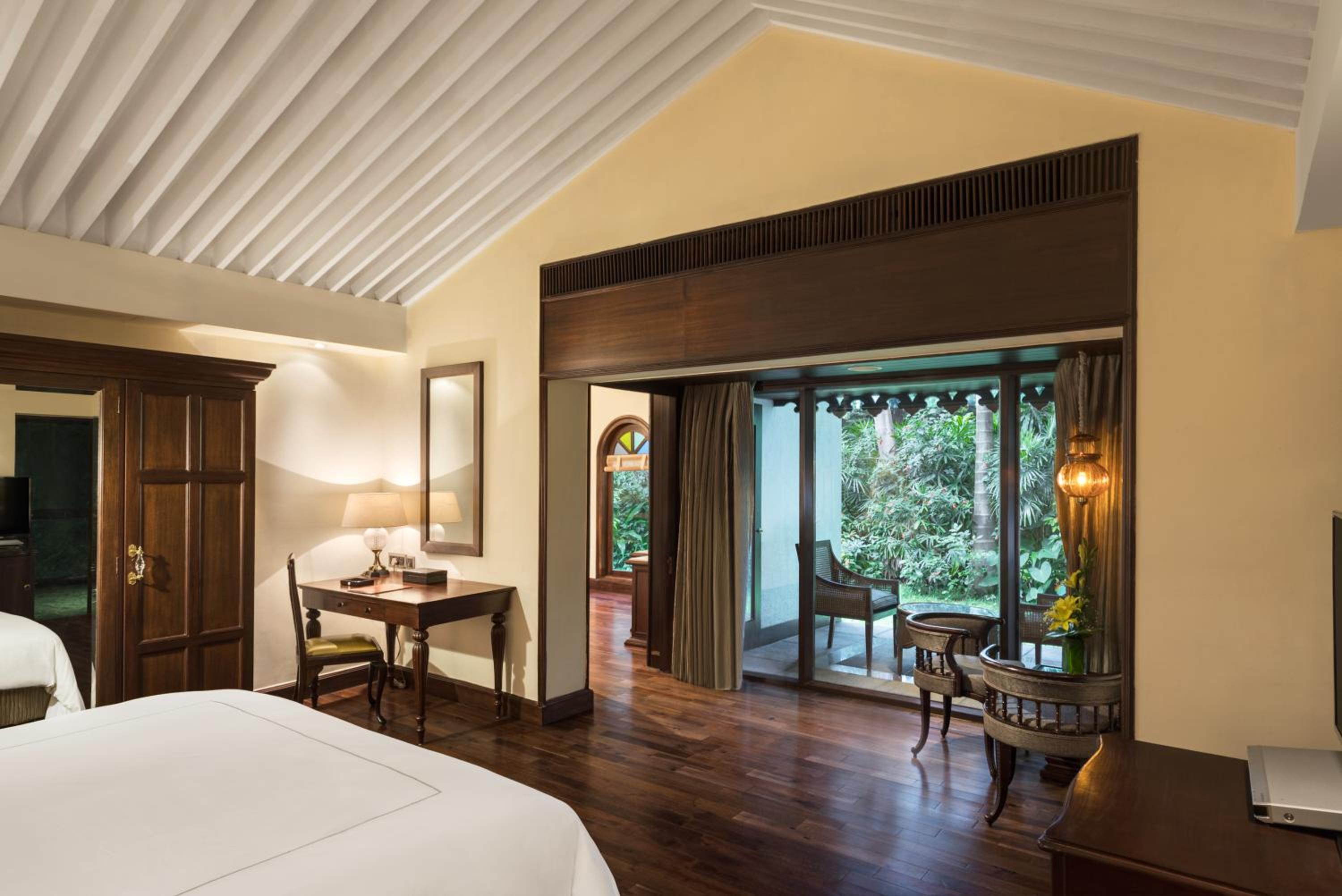 Grande Luxury Suite One Bedroom Garden View King Bed
