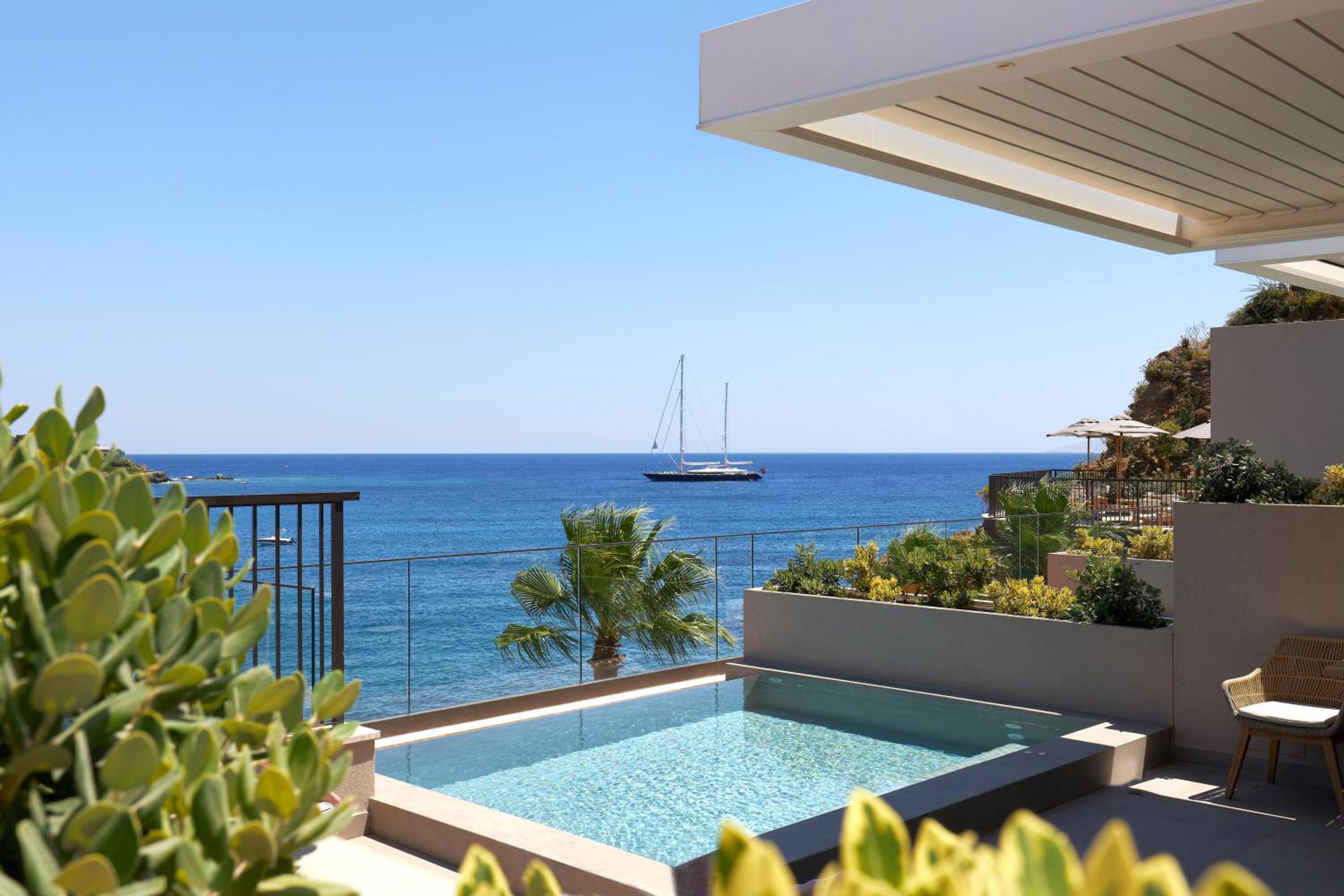 Amber Suite Sea View with Plunge Pool - Photo 7