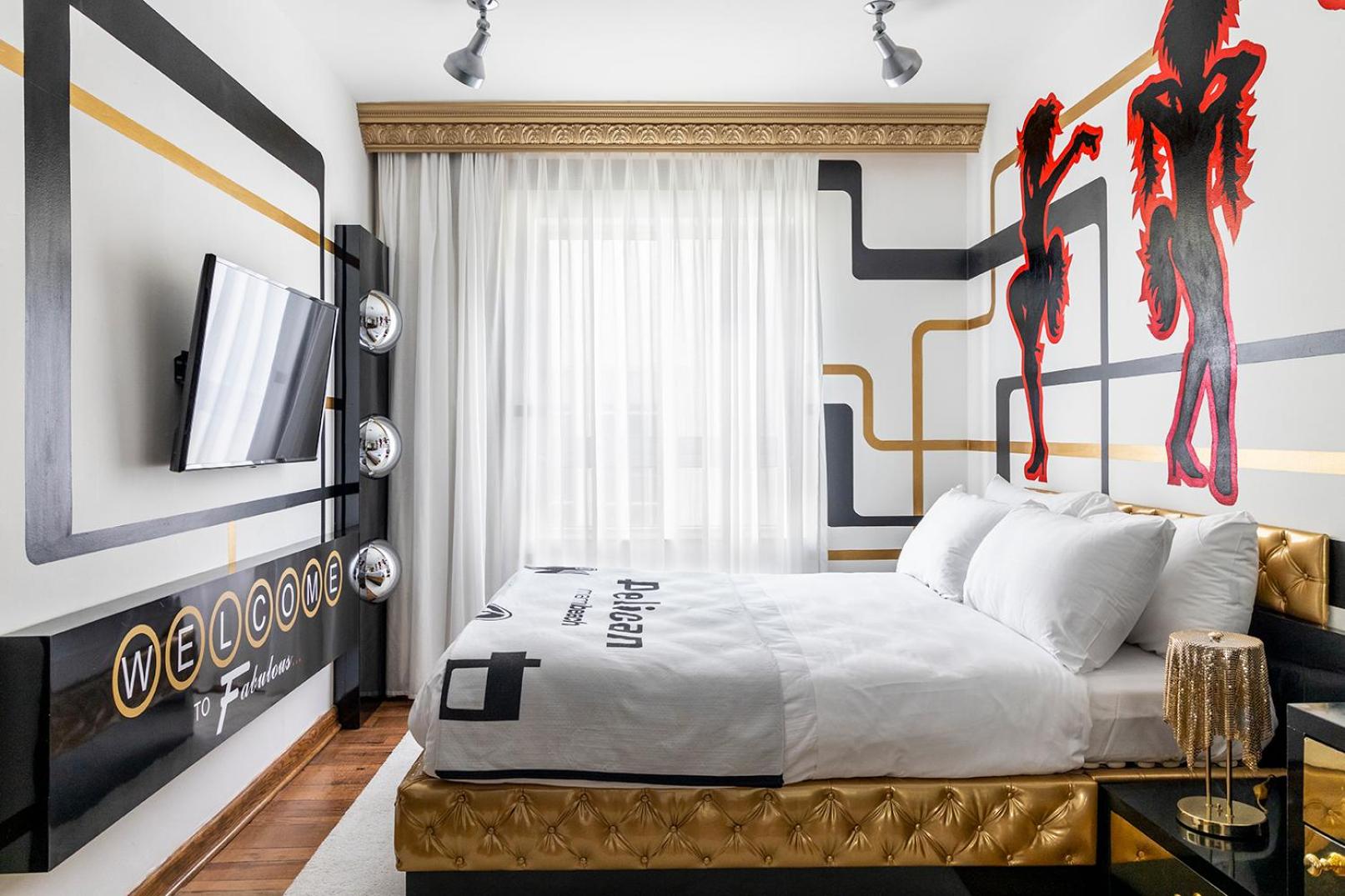 Deluxe Queen Room - Photo 13