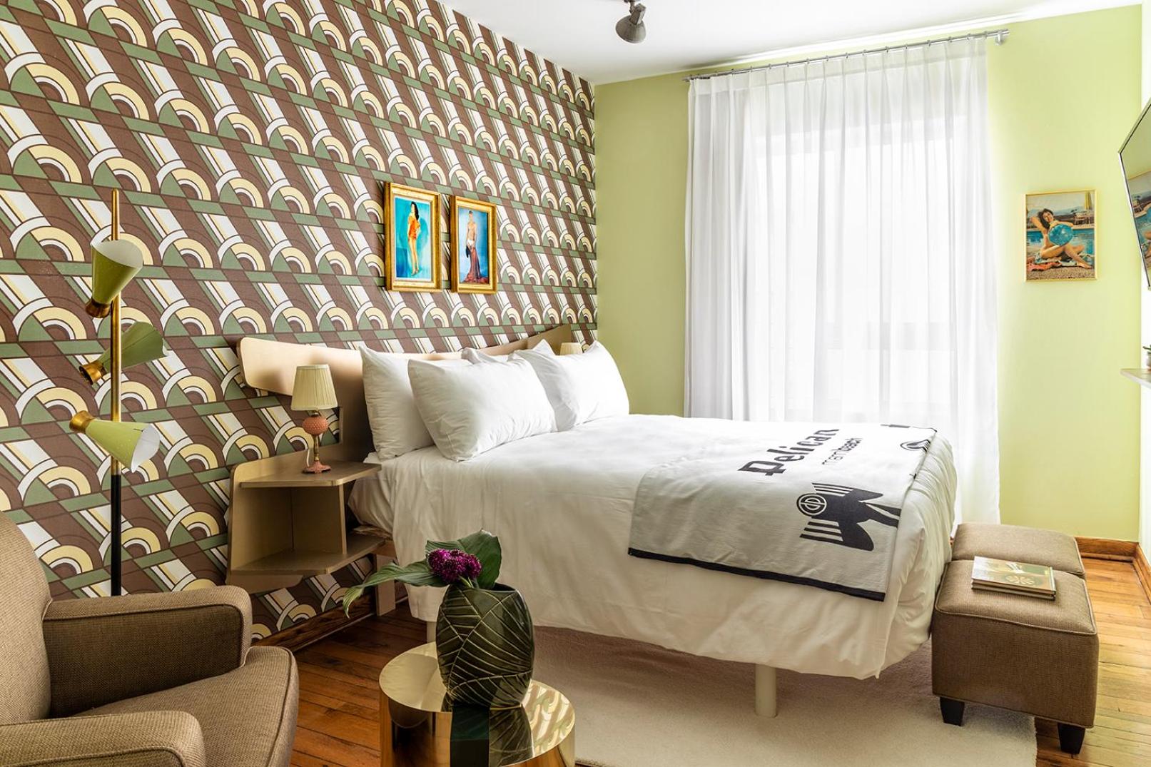 Deluxe Queen Room - Photo 12
