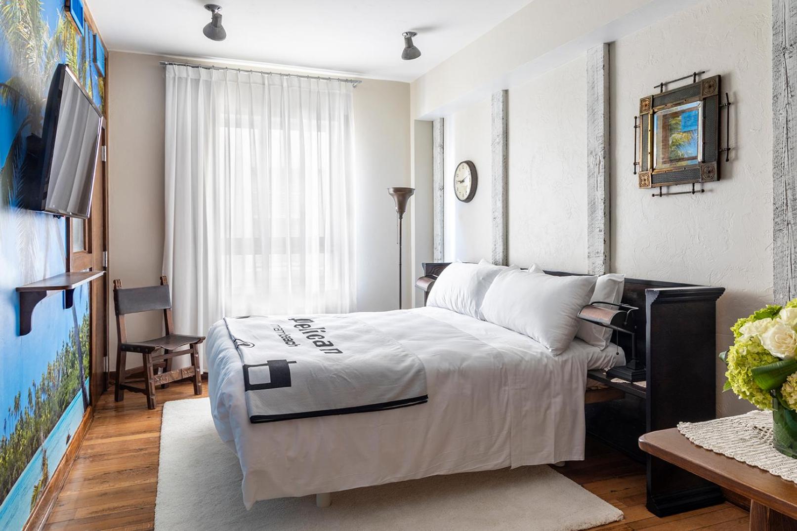 Deluxe Queen Room - Photo 10