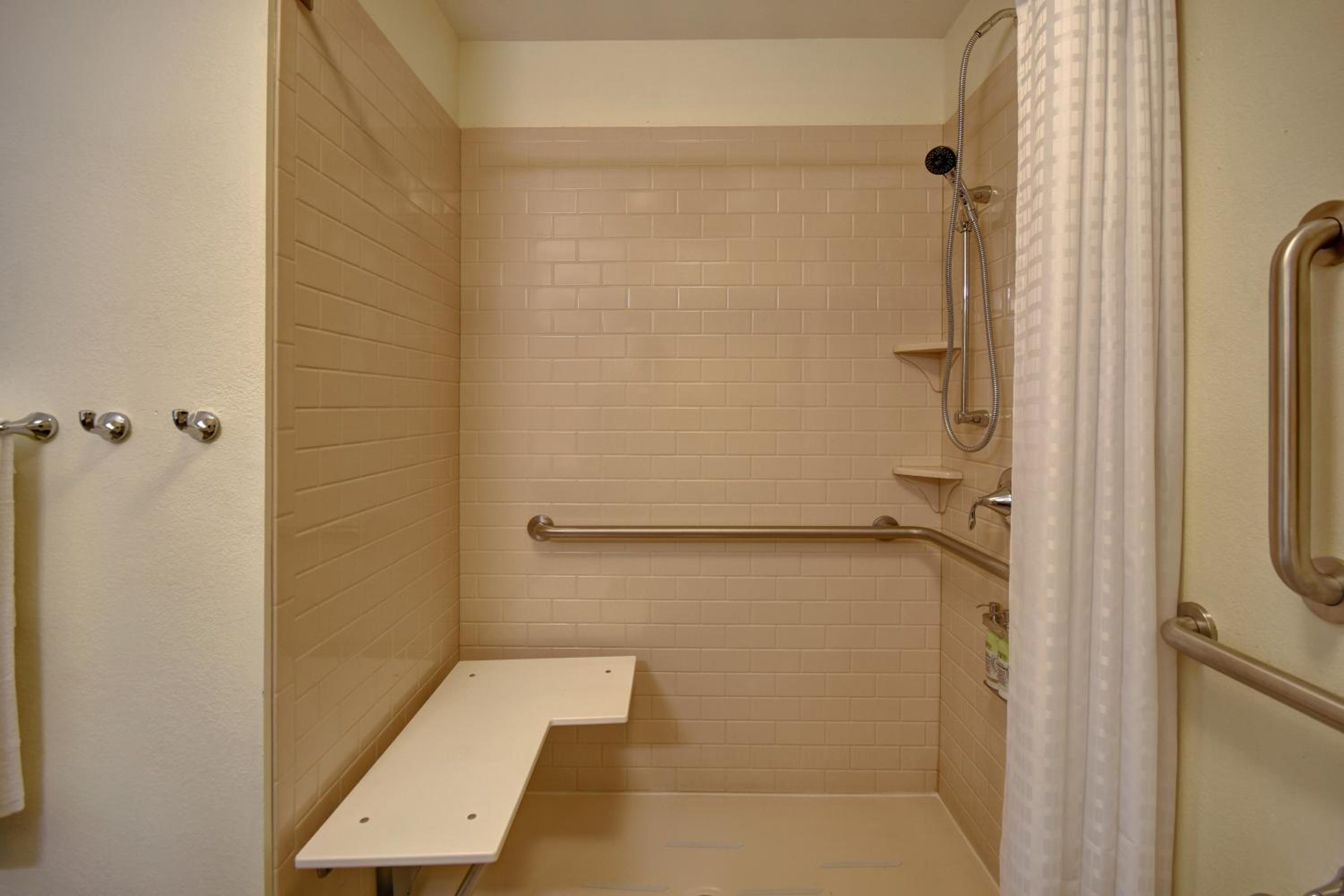 One-Bedroom King Room with Roll-in Shower - Hearing Accessible - Non-Smoking