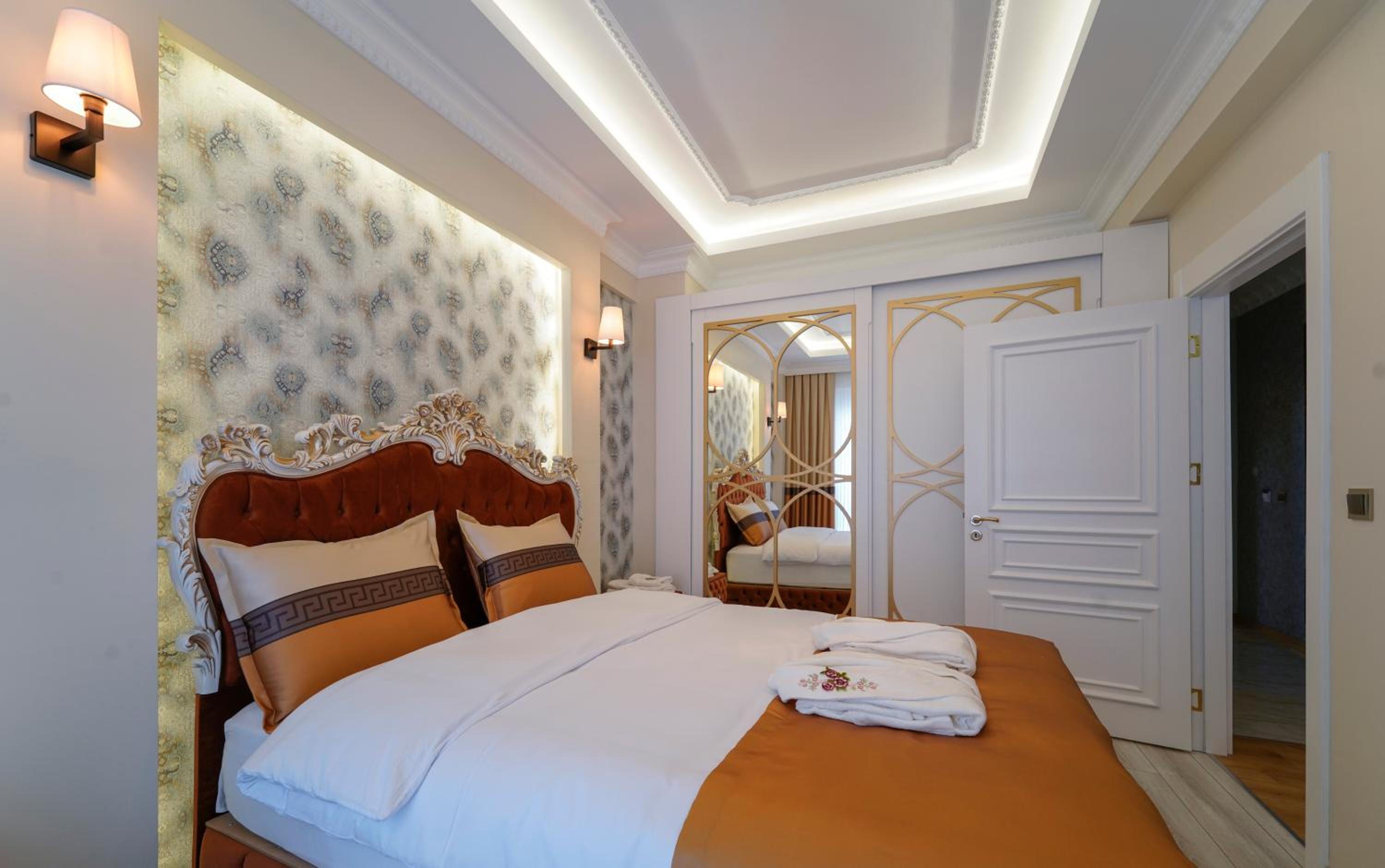 Junior Suite with Balcony - Photo 7