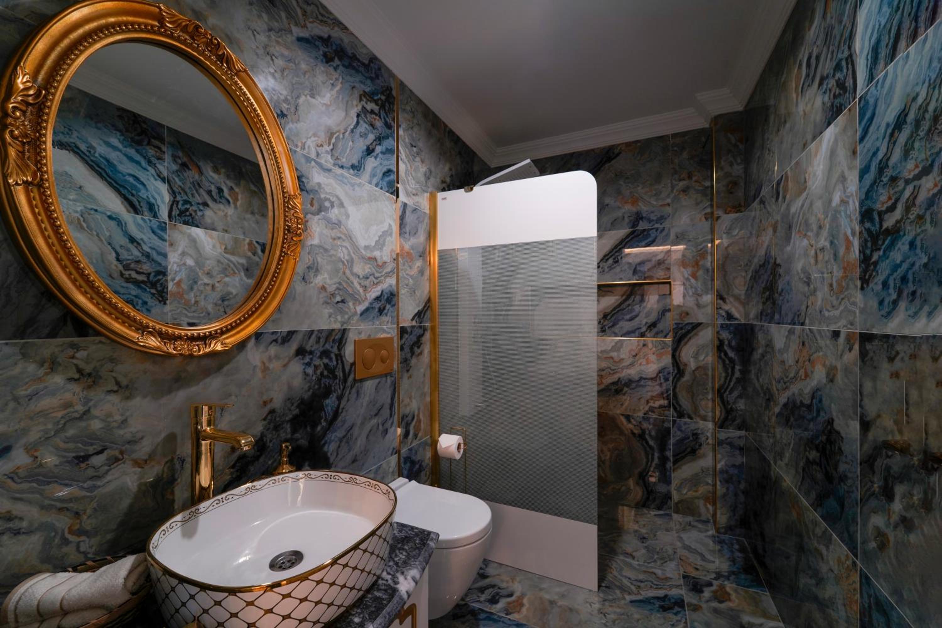 Junior Suite with Balcony - Photo 8