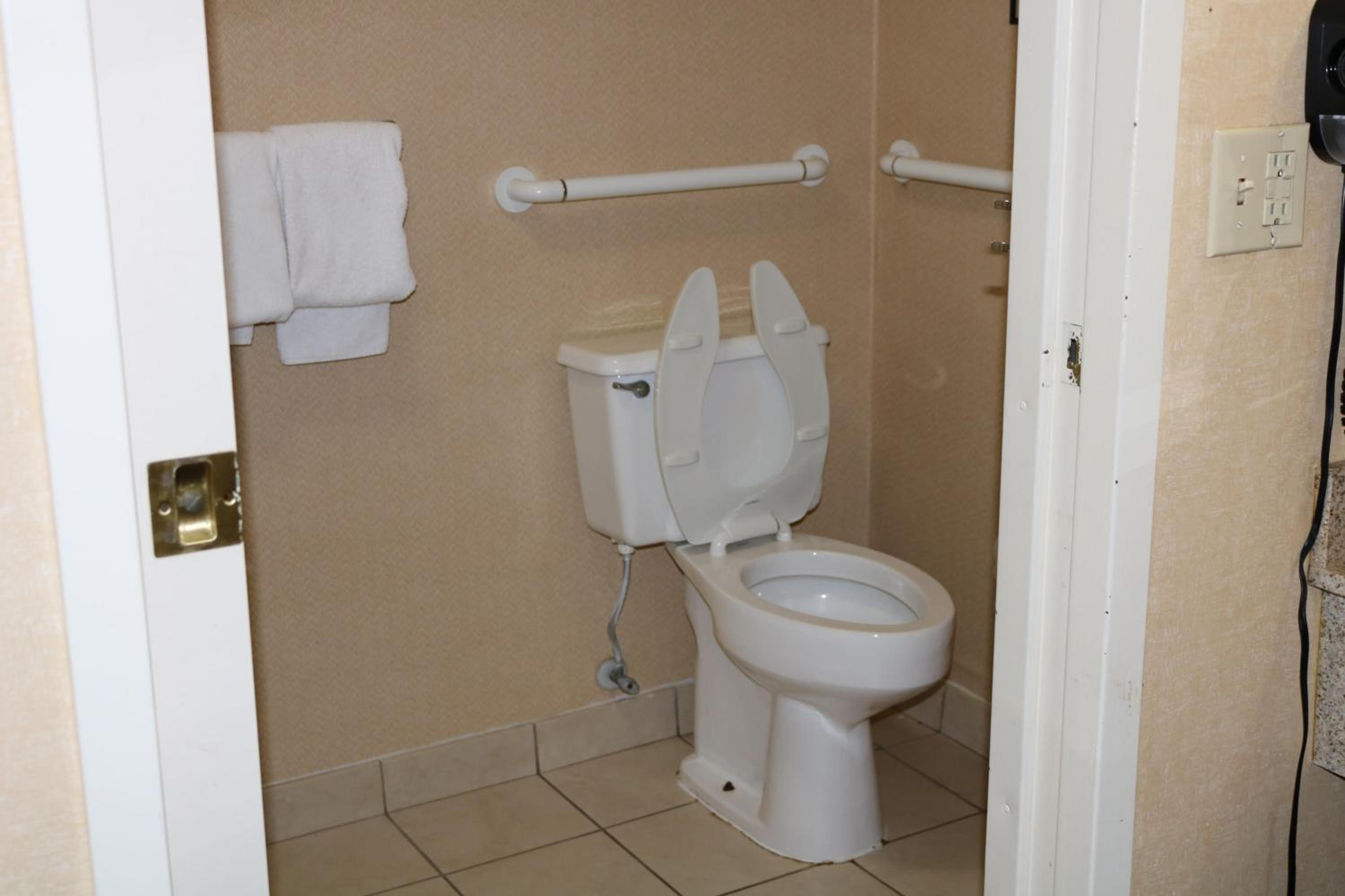 Queen Room with Two Queen Beds - Disability Access/Non-Smoking photo 3