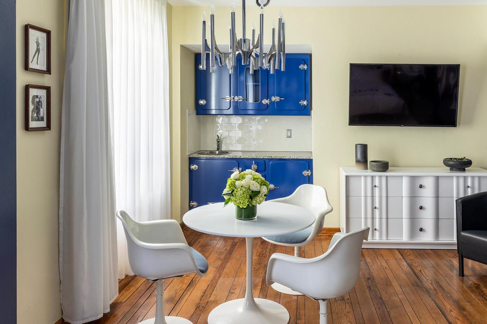 Deluxe Suite - Photo 3