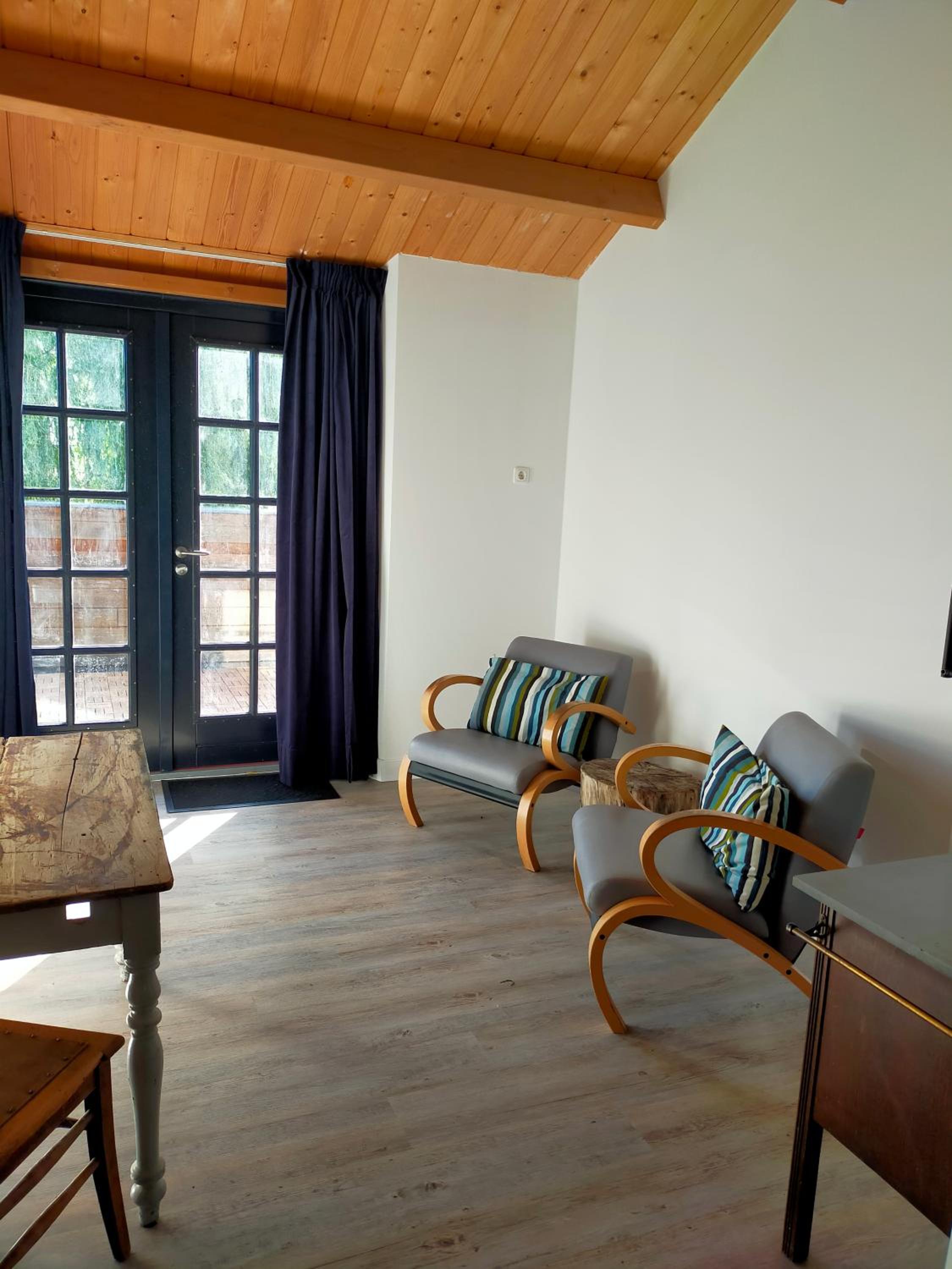 Suite - Photo 1