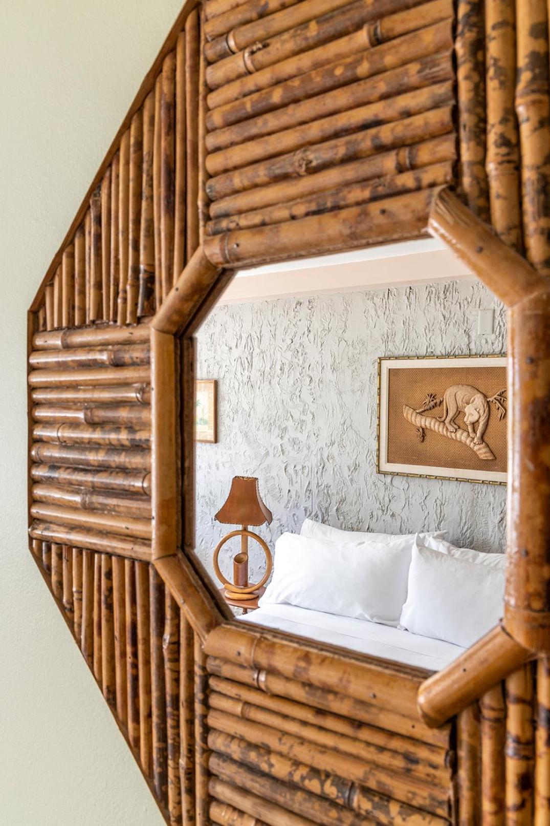 Deluxe Queen Ocean Room