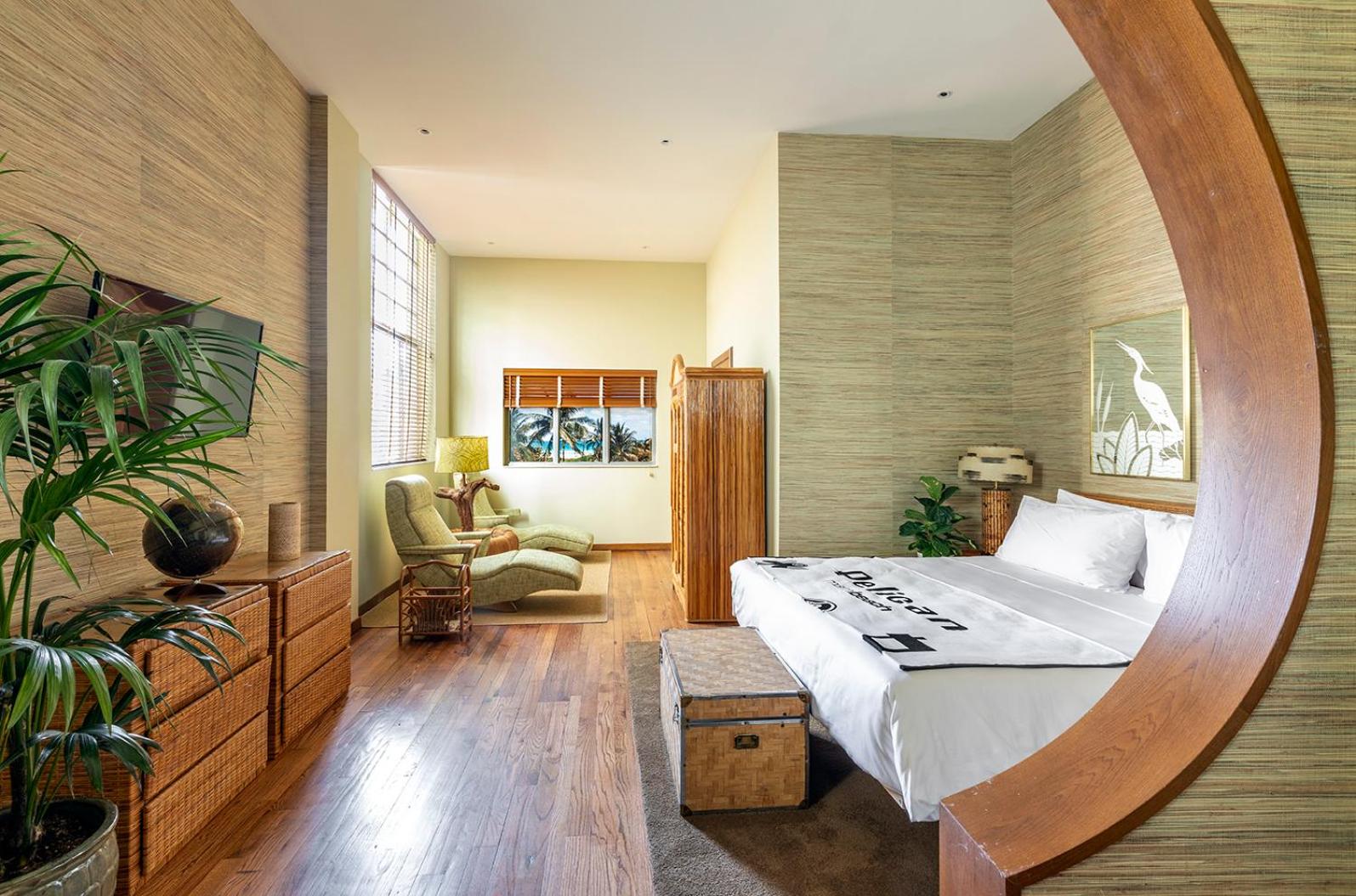 Deluxe King Suite Accessible - Photo 3