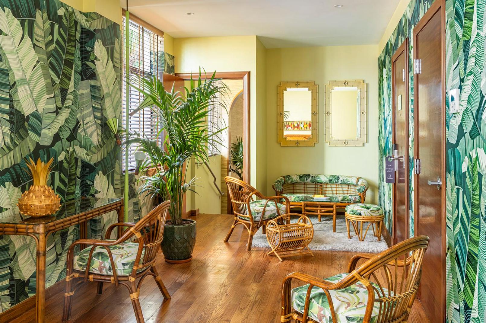 Deluxe Queen Suite - Photo 1