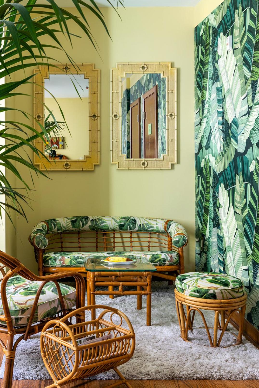 Deluxe Queen Suite - Photo 4