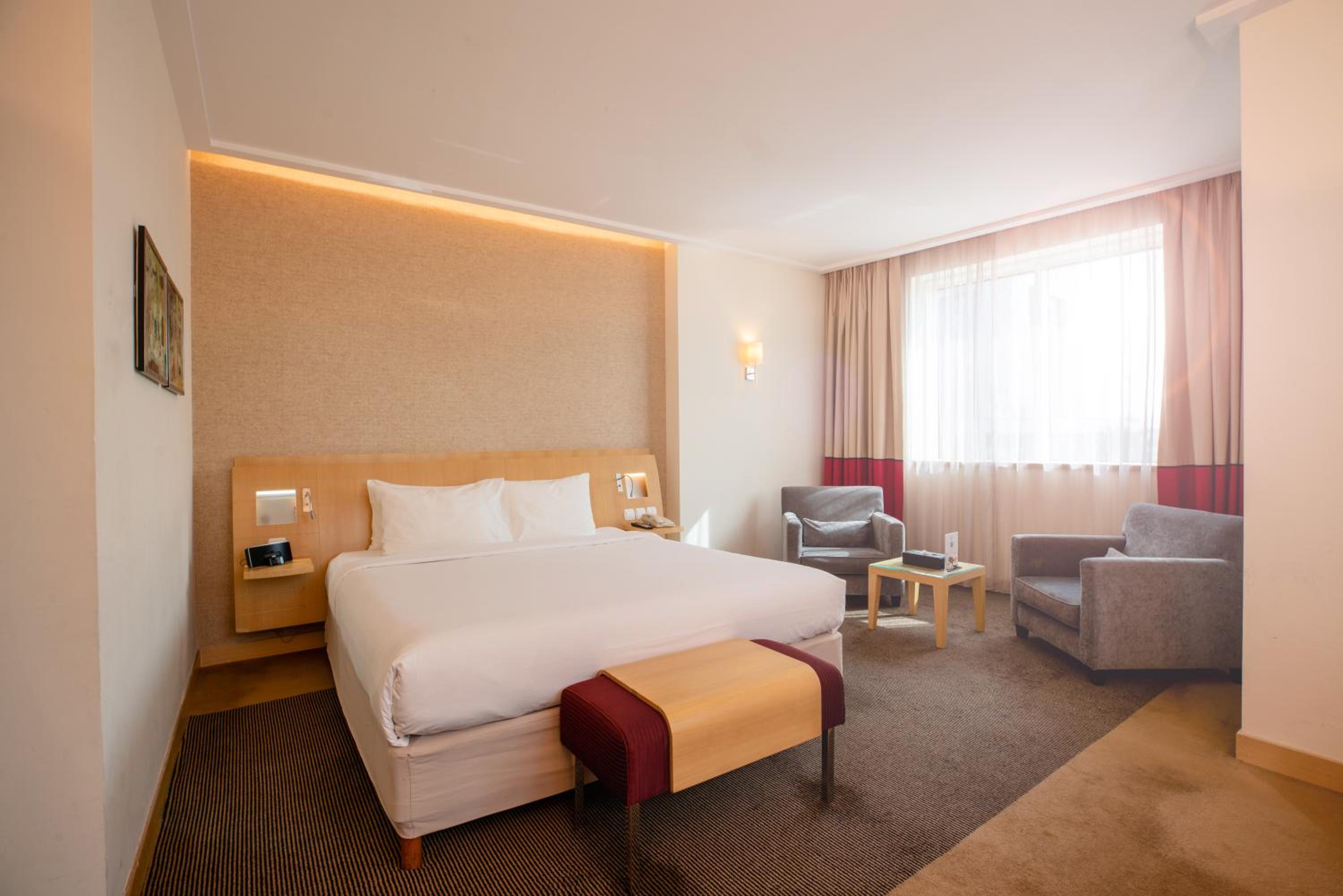 Deluxe Queen Room