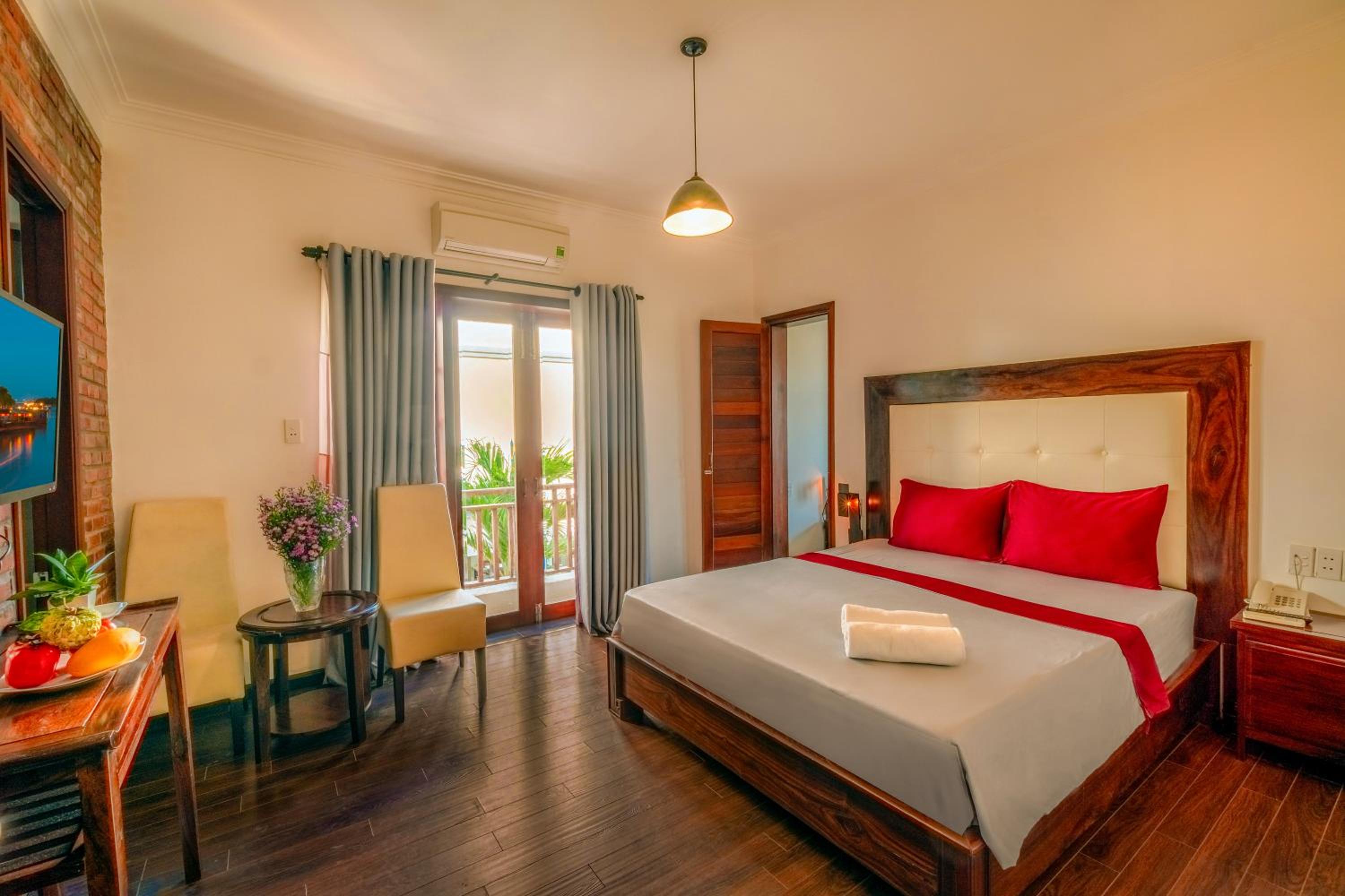 Deluxe Double Room with Balcony photo 1