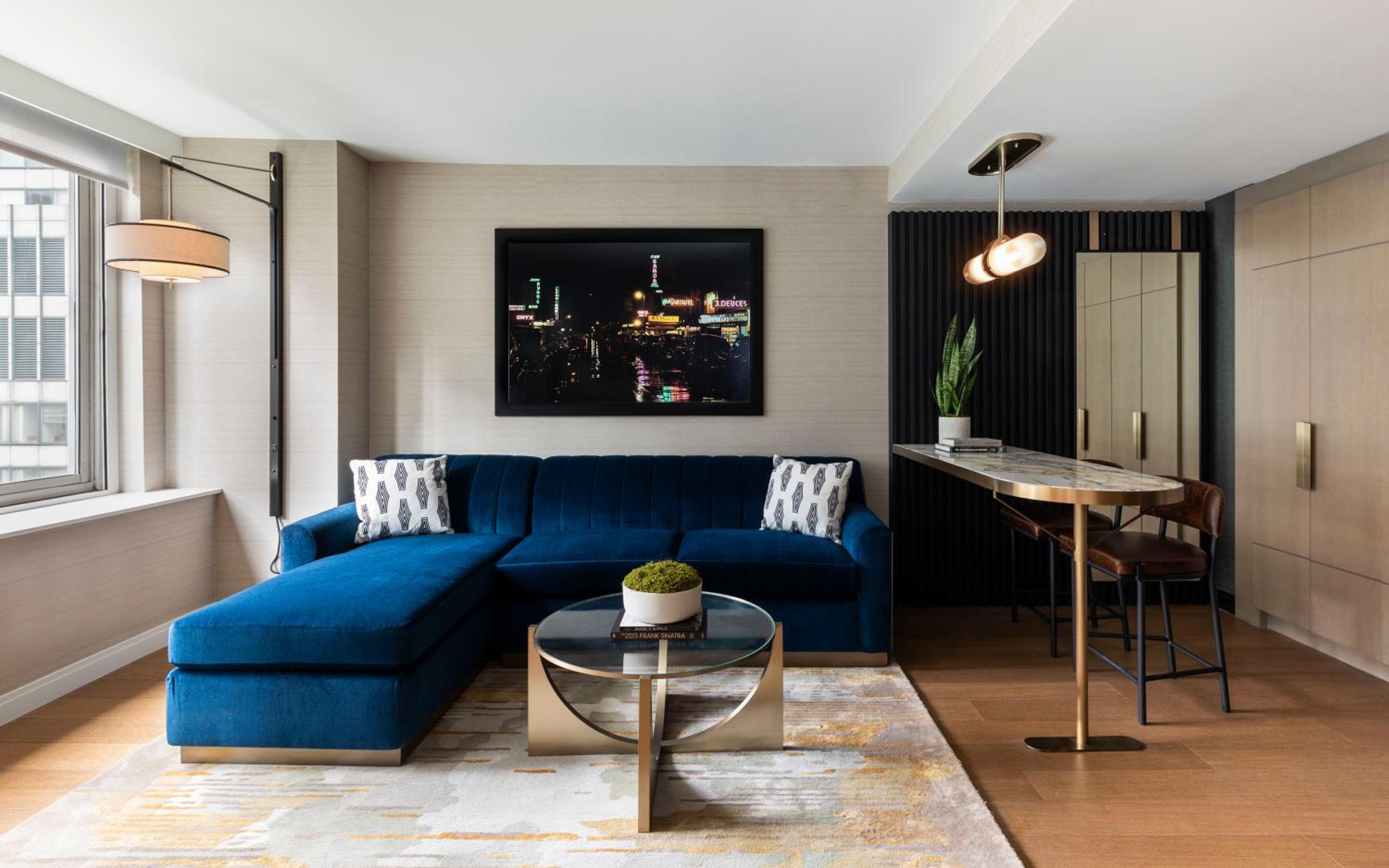 King Studio Suite - High Floor thumbnail 6