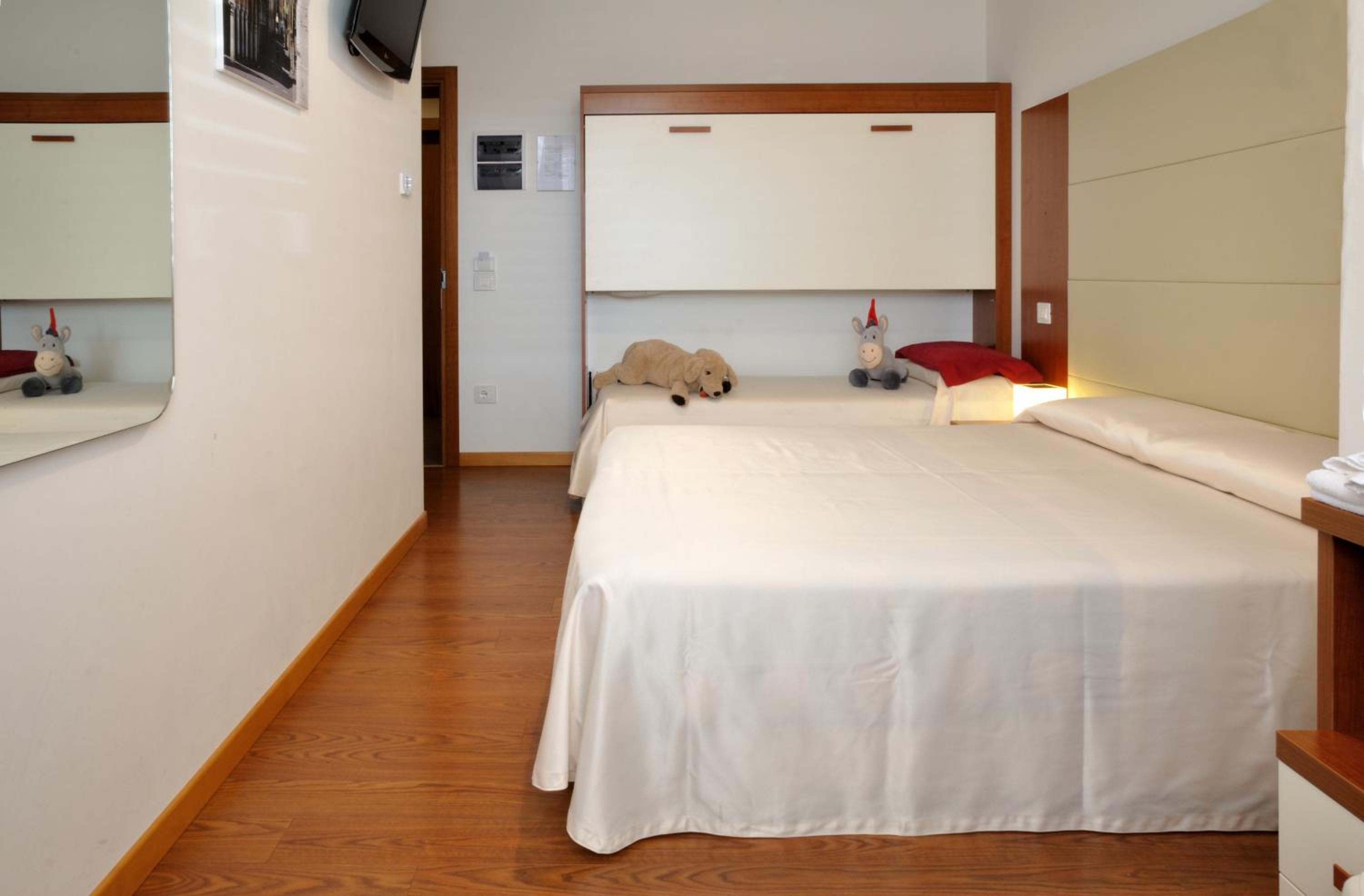 Double Room with Extra Bed photo 1