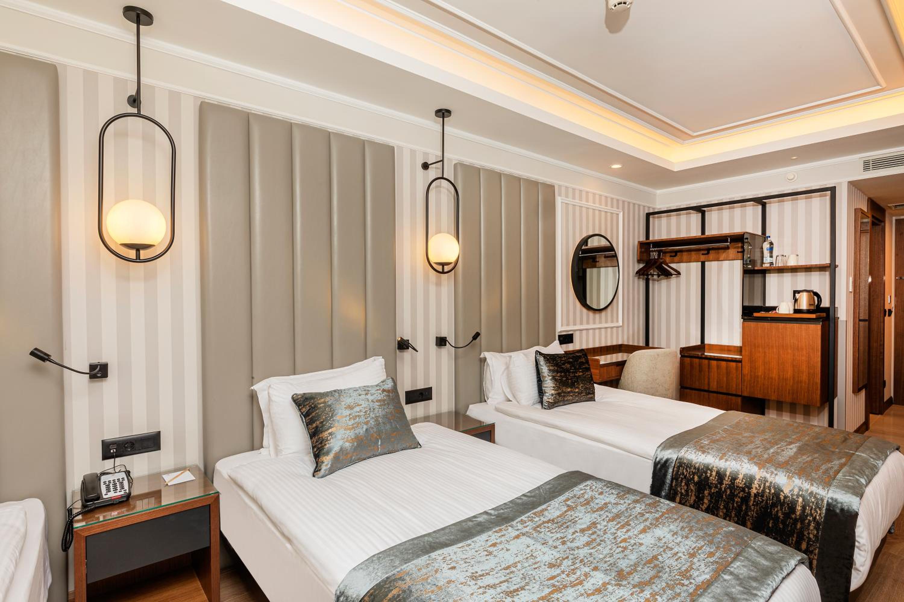 Basement Triple Room With Balcony photo 1
