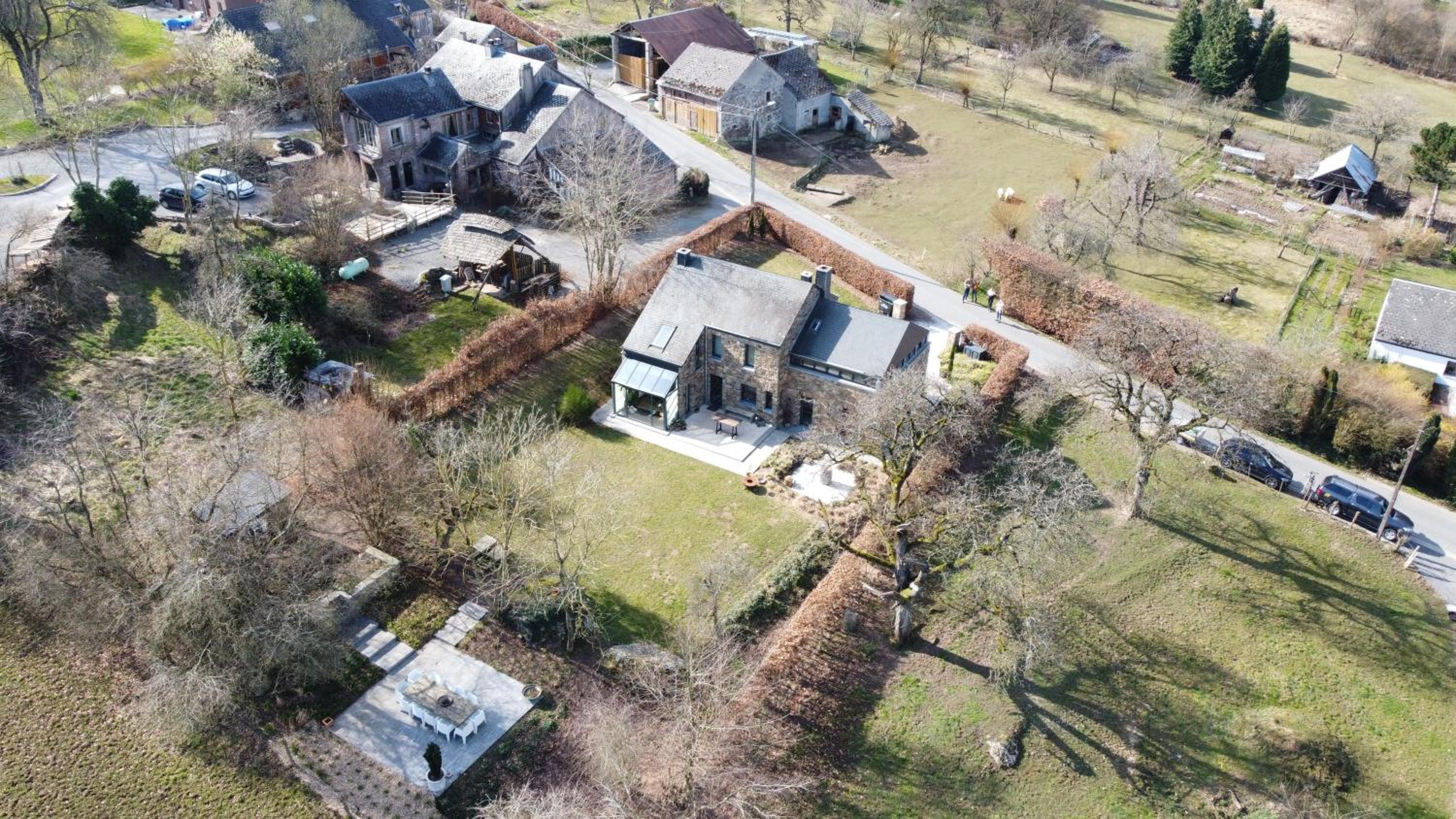 Five-Bedroom House photo 2