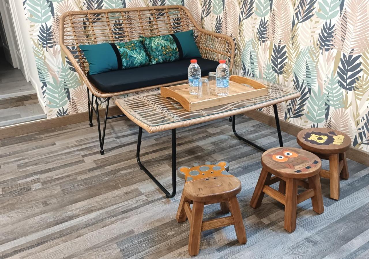 Superior Family Room - Photo 5