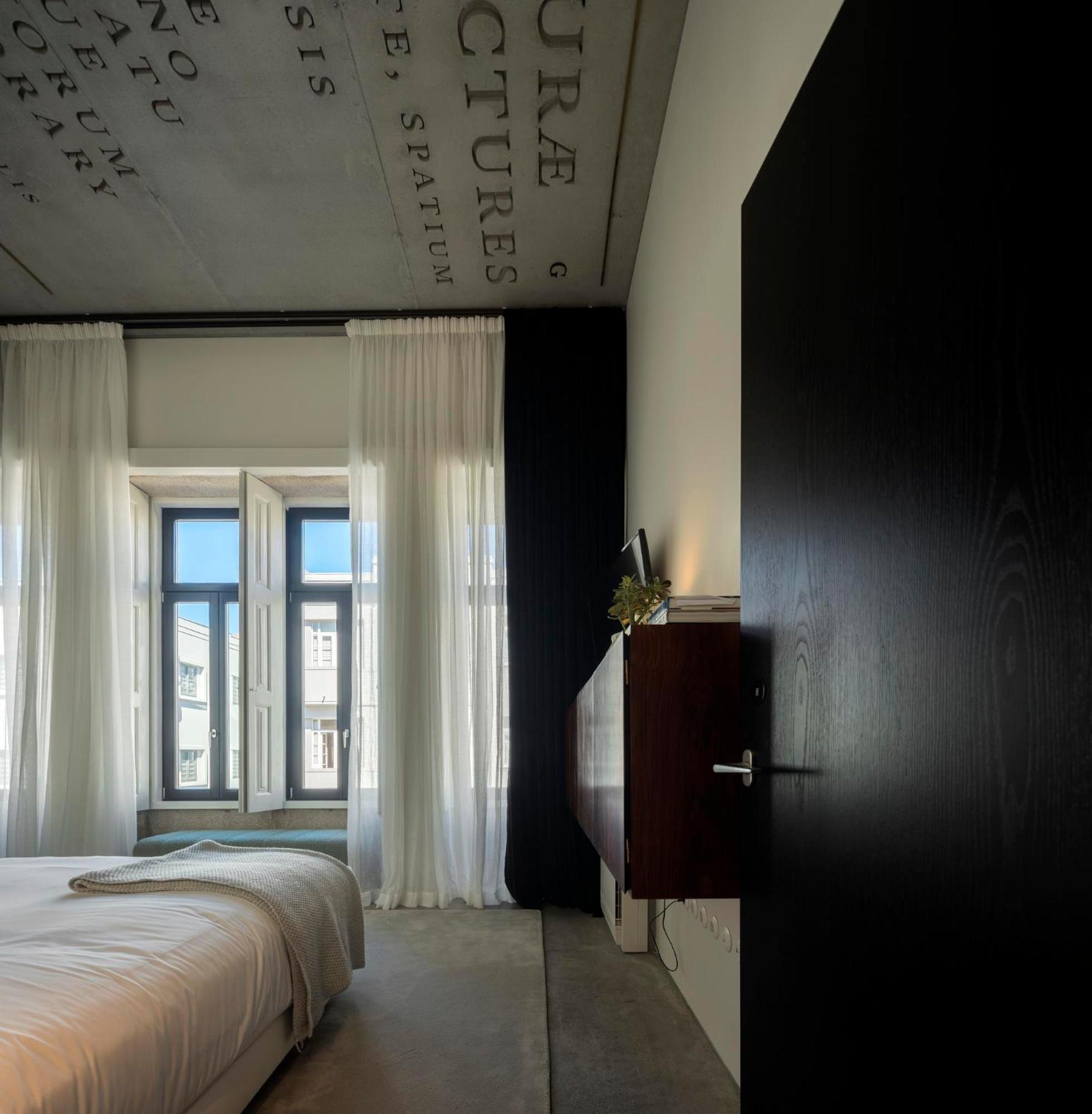 Deluxe Double or Twin Room with City View - Photo 2