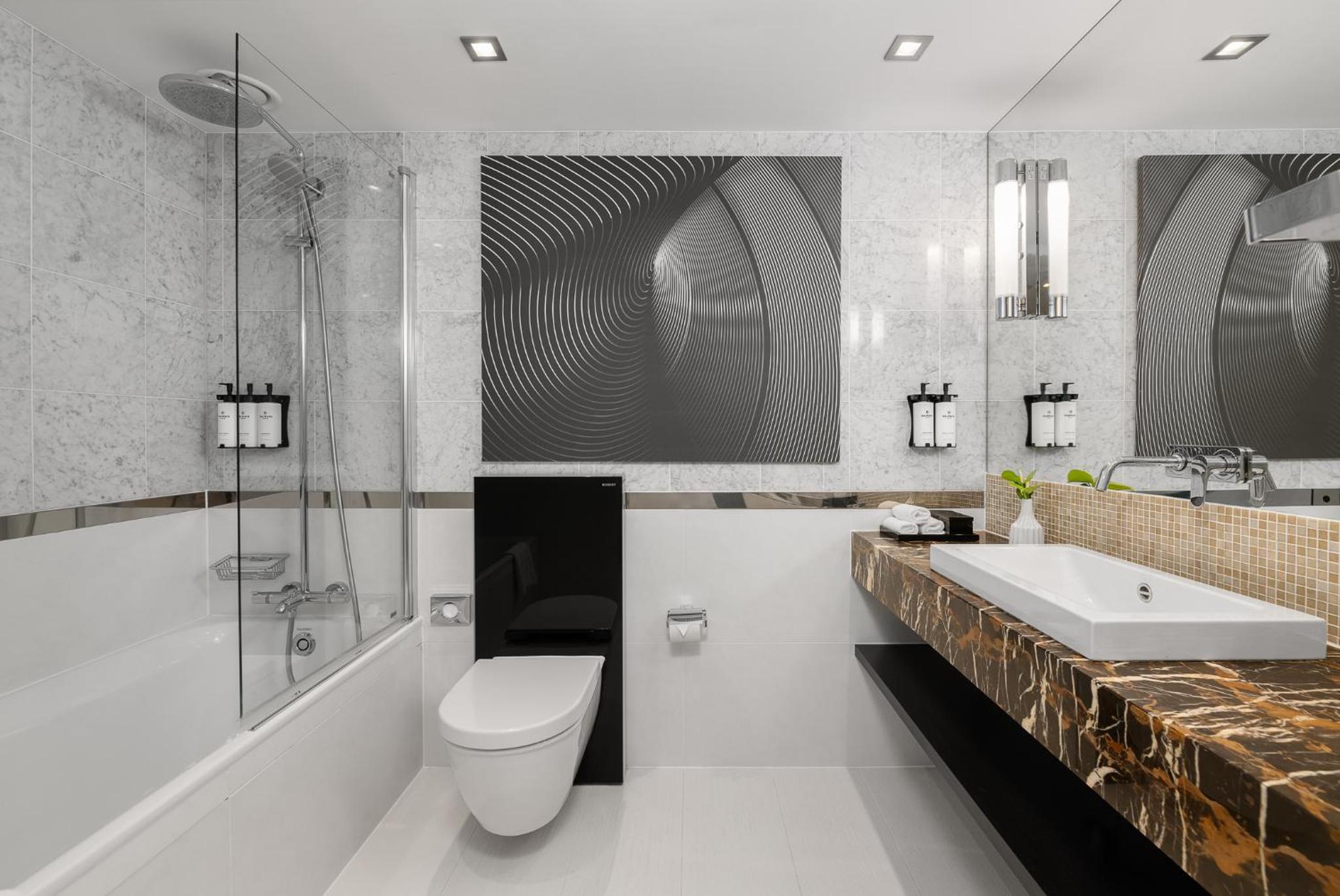 Prestige King Suite - Photo 9