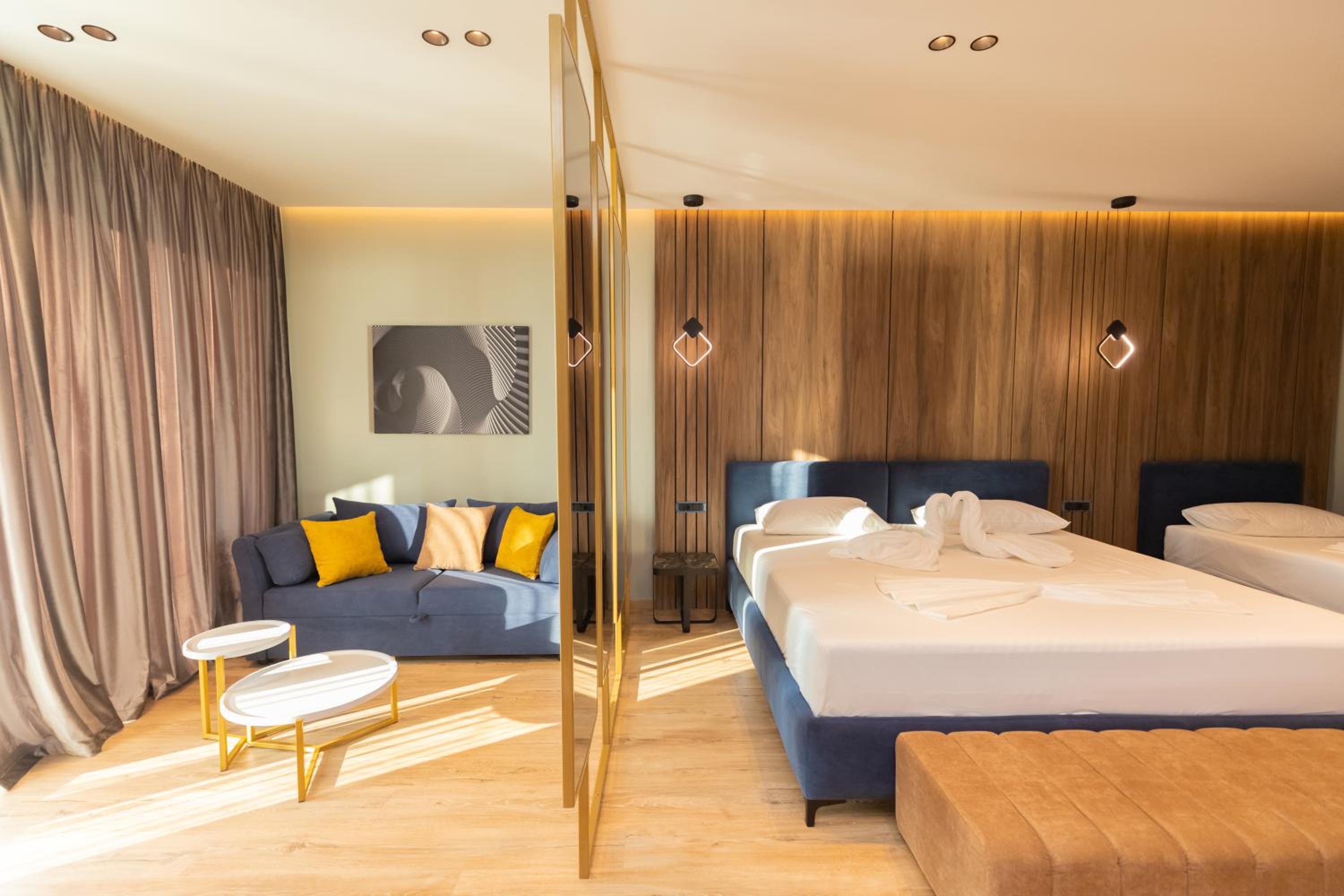 Deluxe Family Room
