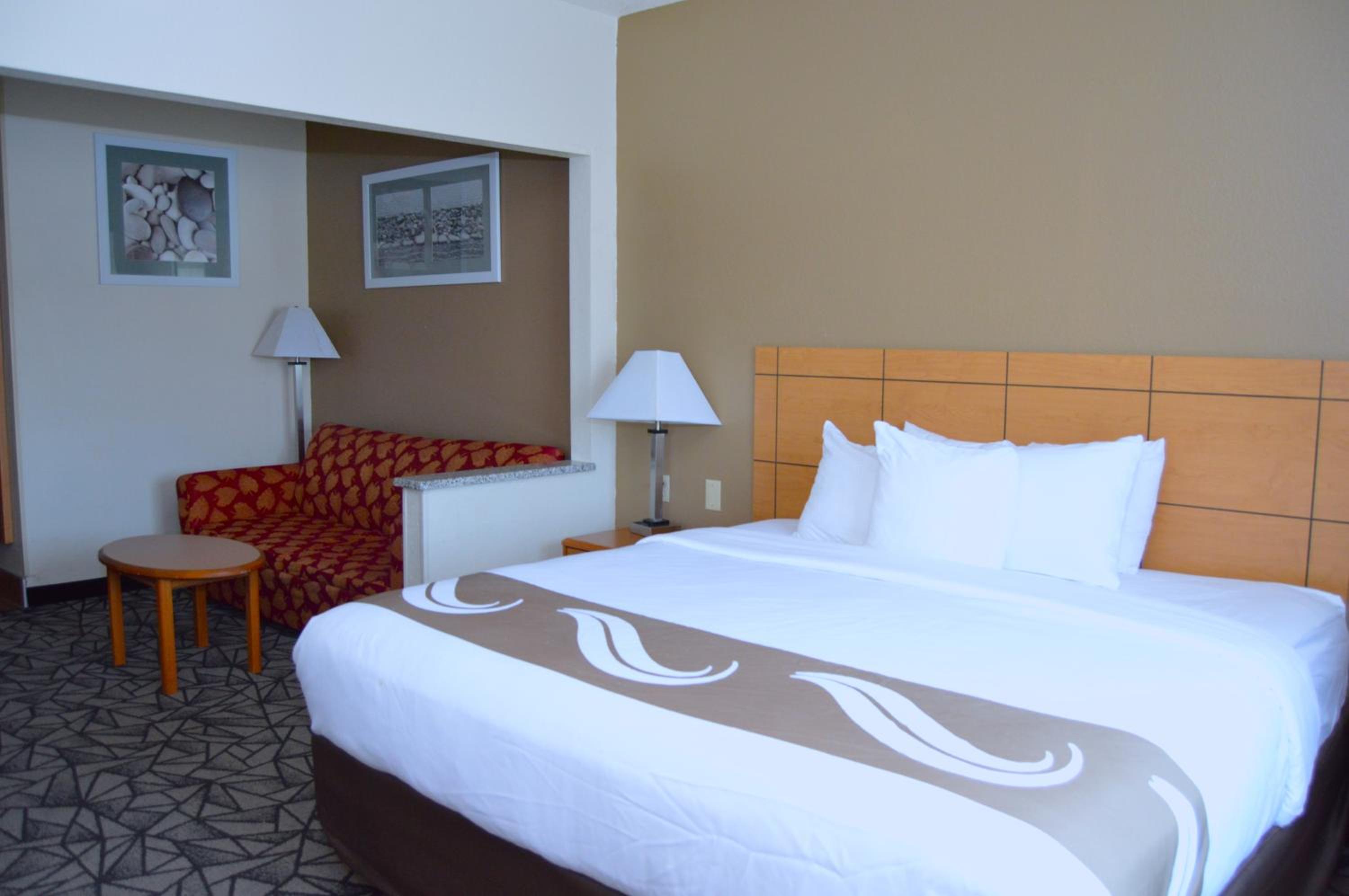 King Suite with Sofa Bed - Non-Smoking - Photo 1