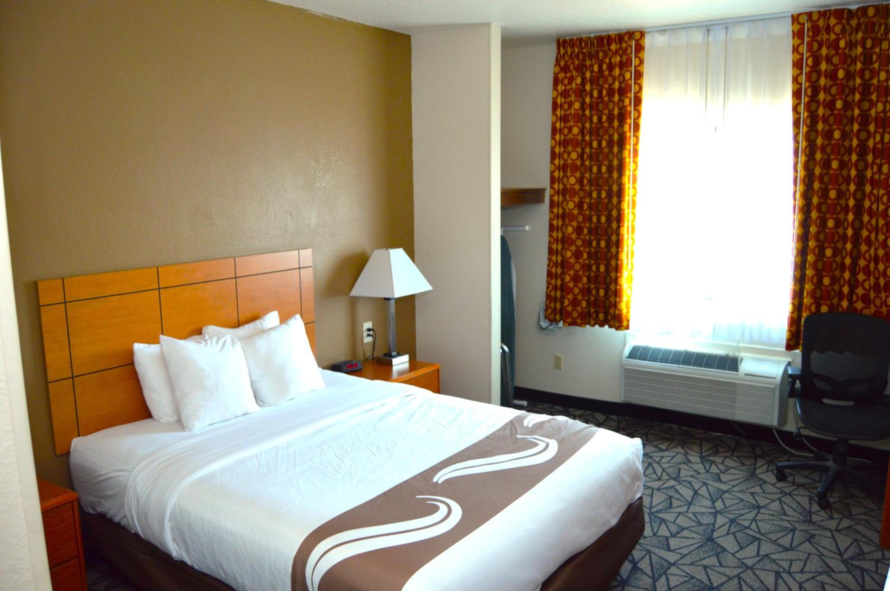 Queen Room - Mobility Accessible/Non-Smoking - Photo 1