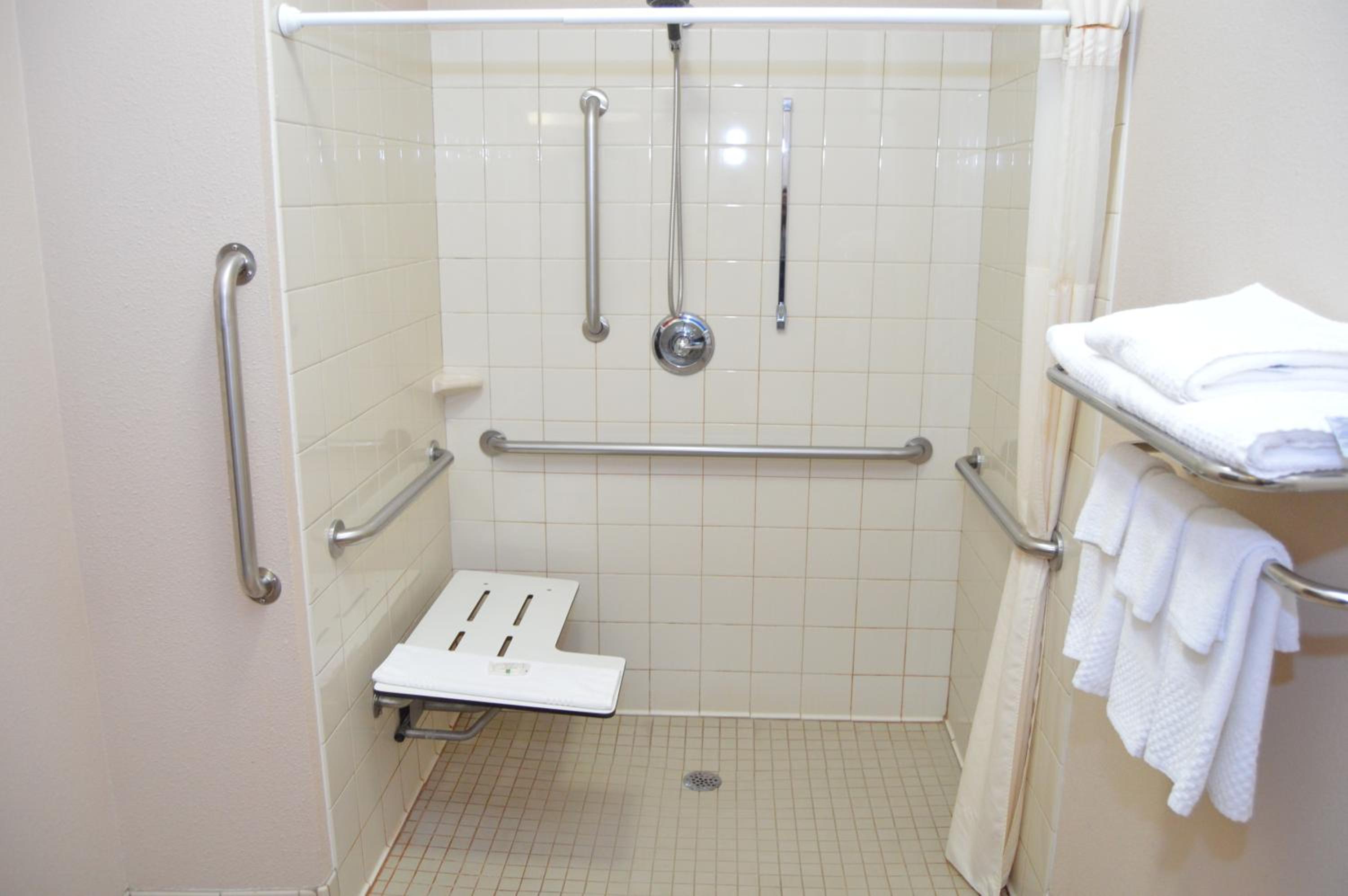 Queen Room - Mobility Accessible/Non-Smoking - Photo 4