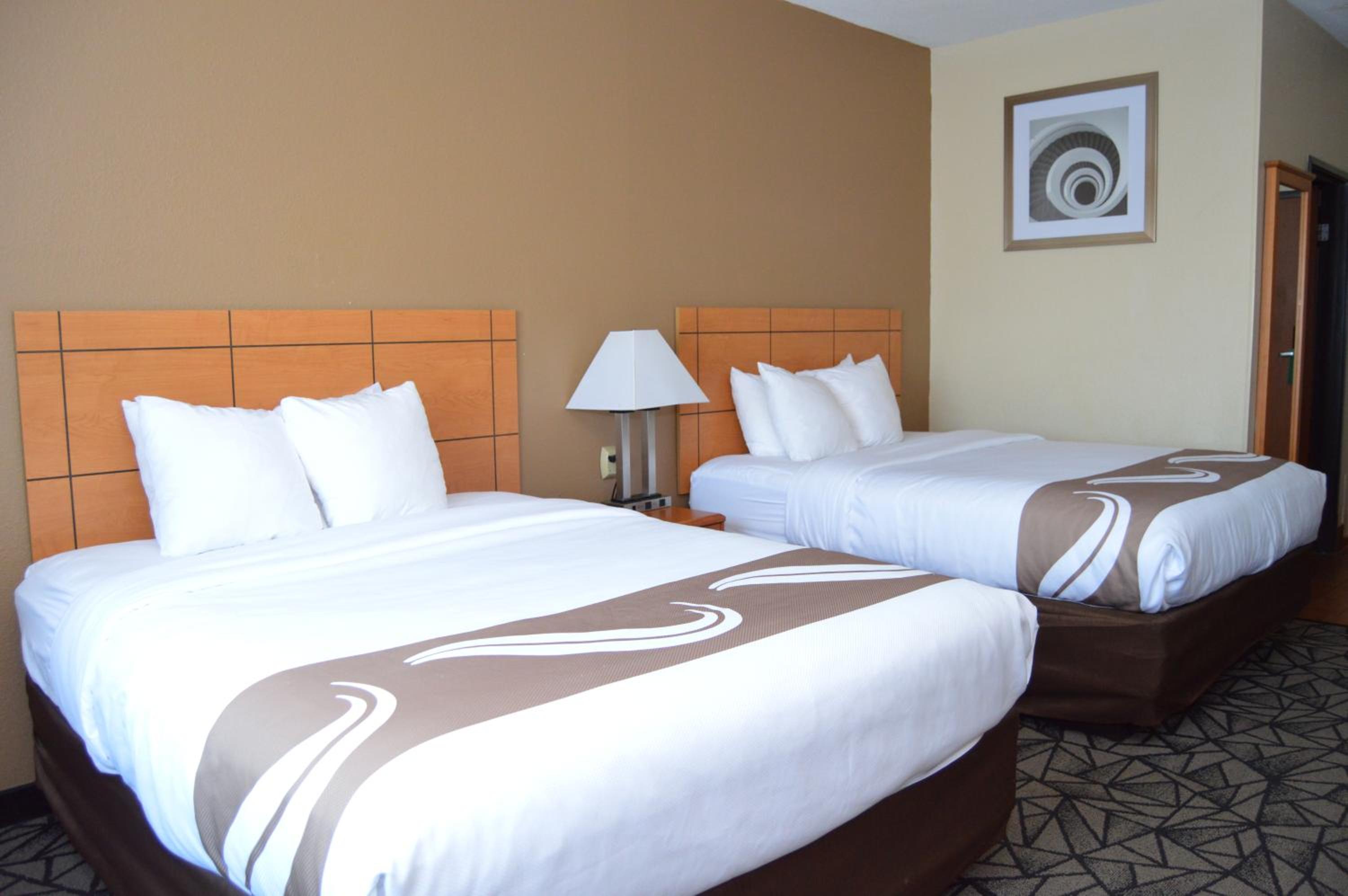 Queen Room with Two Queen Beds - Non-Smoking - Photo 1