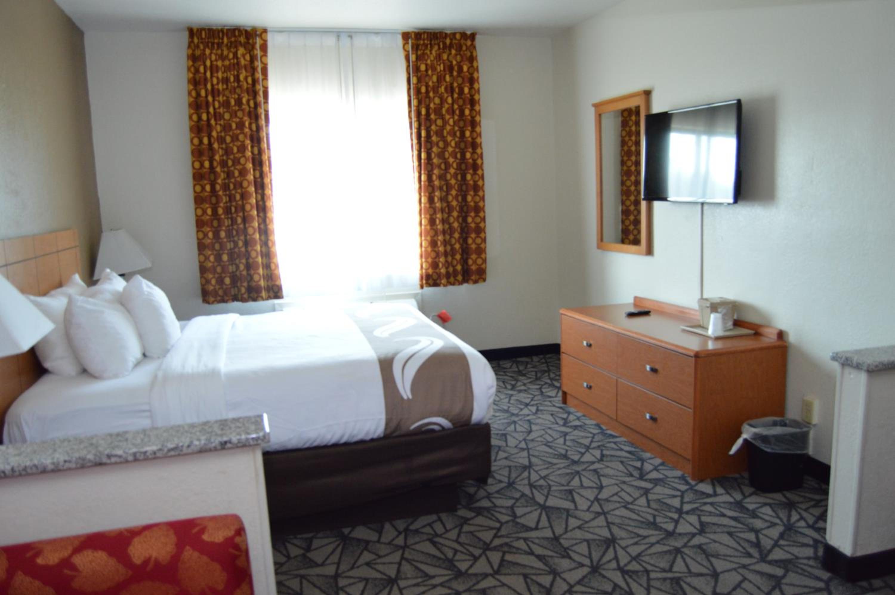 King Room - Non-Smoking - Photo 3