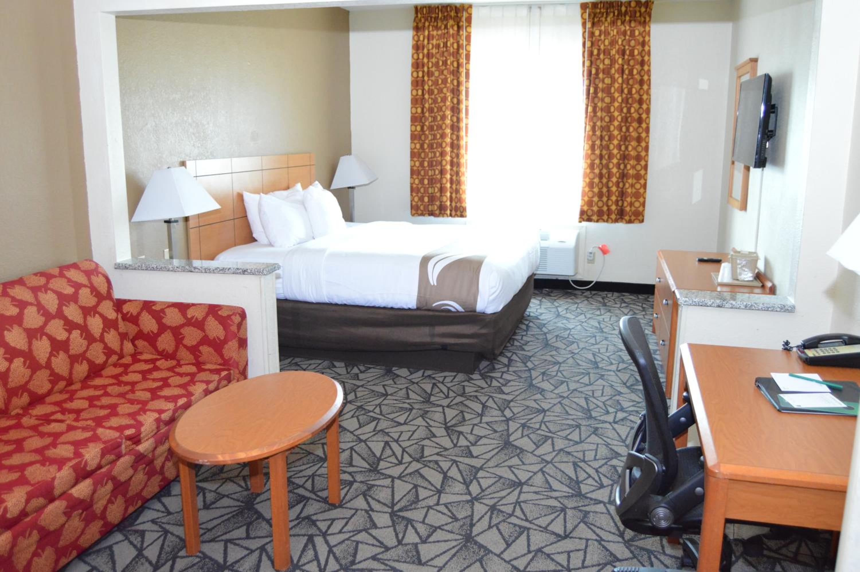 King Suite with Sofa Bed - Non-Smoking - Photo 2