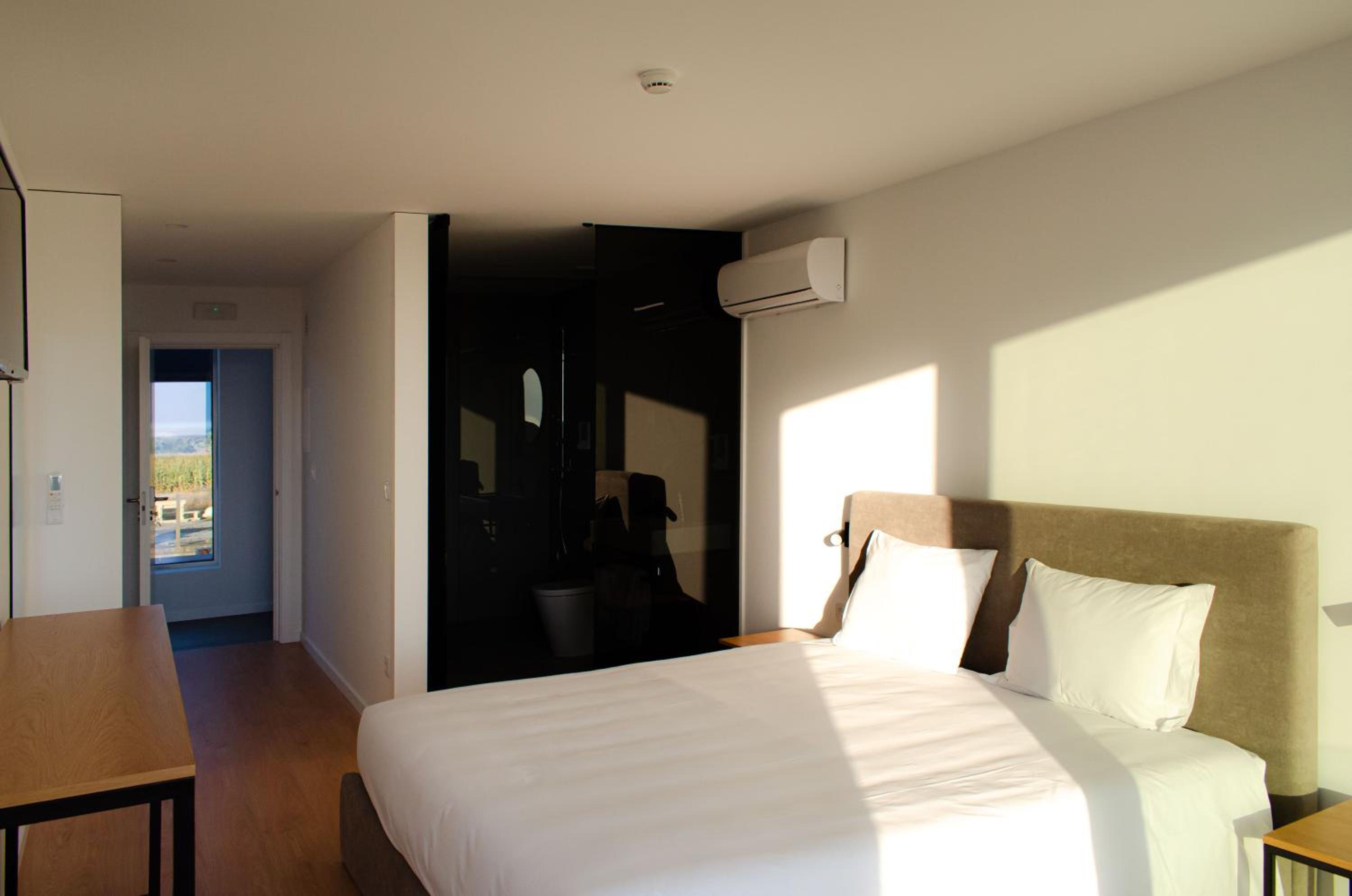 Double or Twin Room with Sea View photo 3