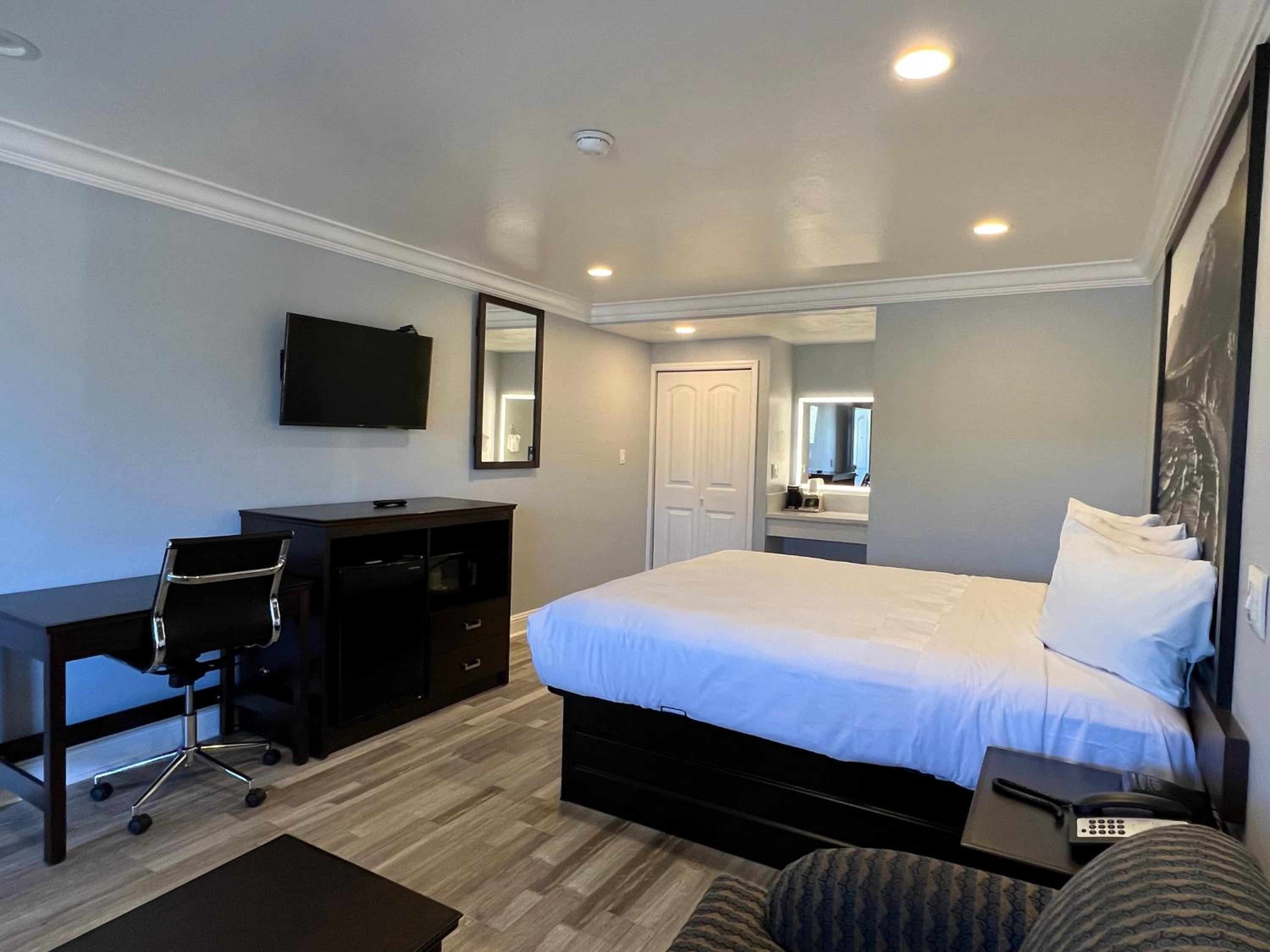 King Studio Suite - Non-Smoking - Photo 13