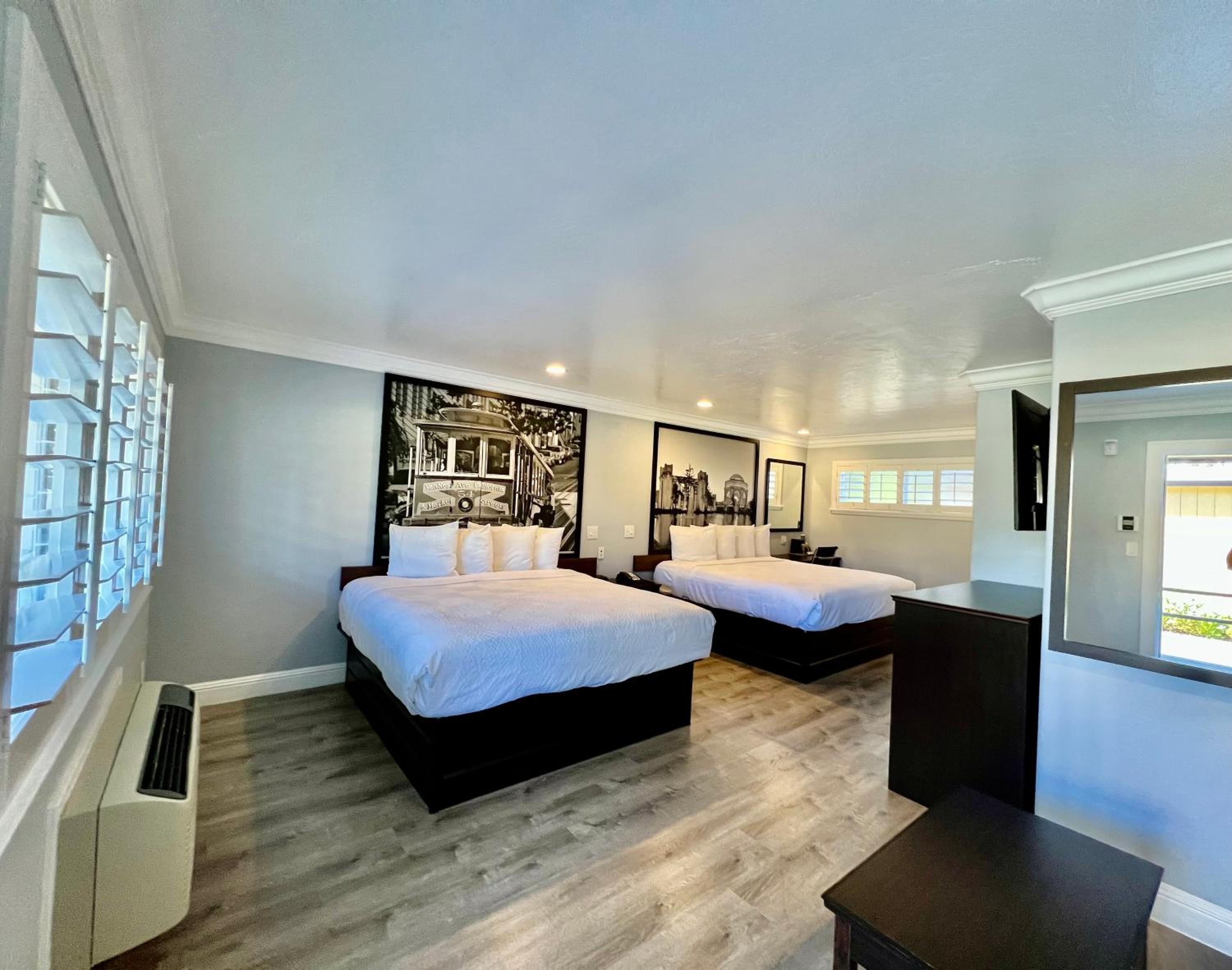 Studio Suite with Two King Beds - Non-Smoking - Photo 17