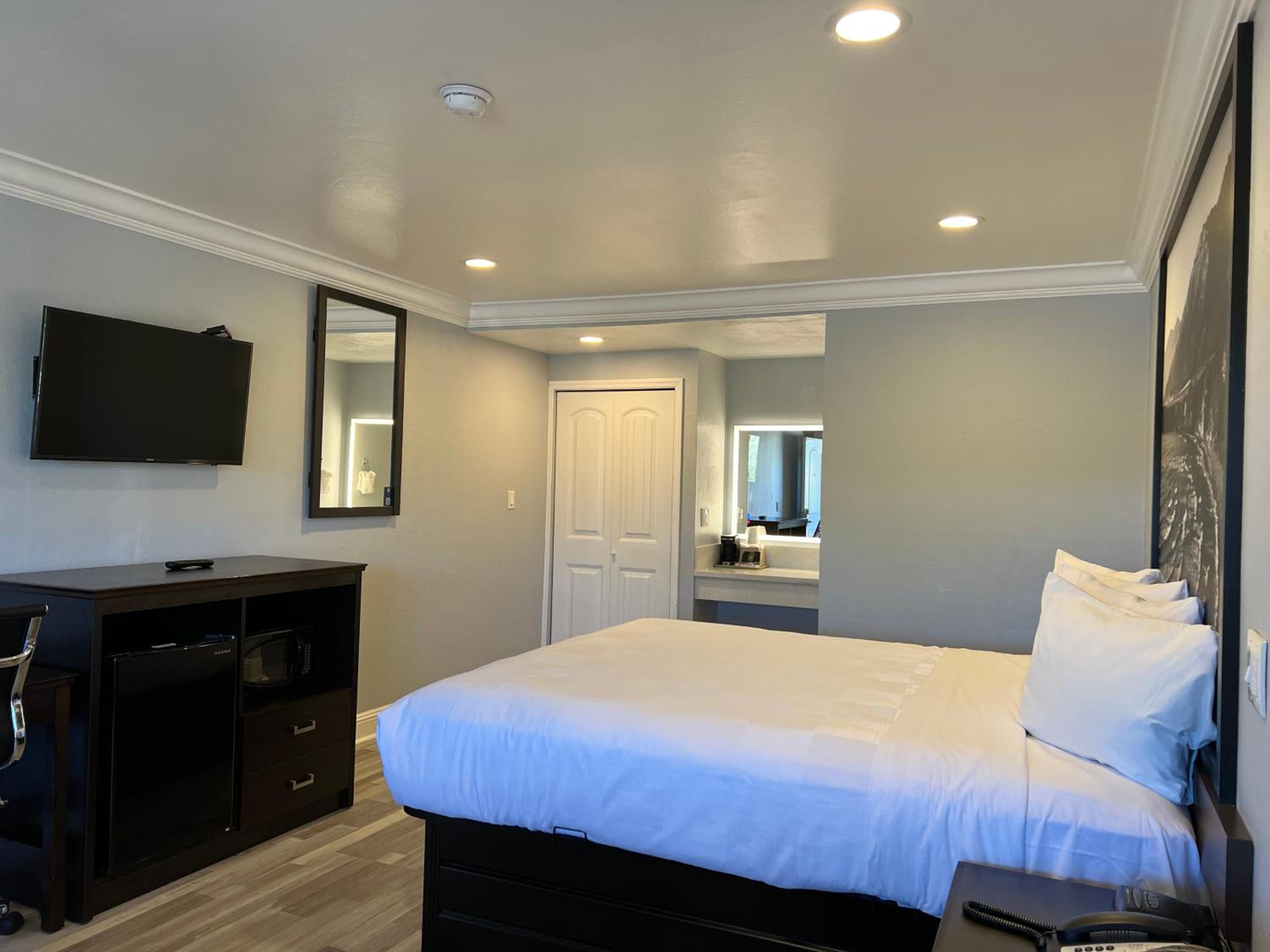 King Studio Suite - Non-Smoking - Photo 16