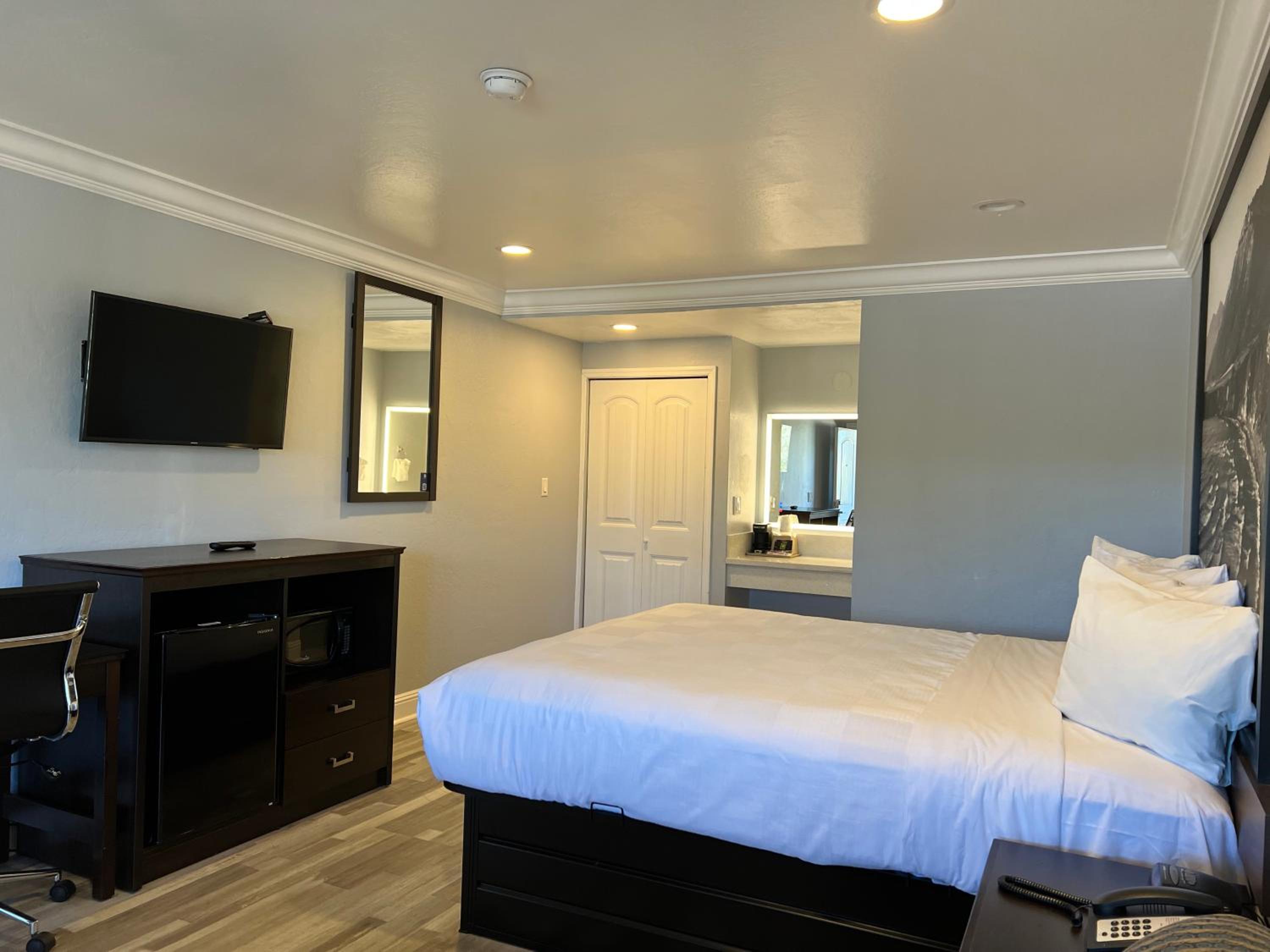 King Studio Suite - Non-Smoking - Photo 18