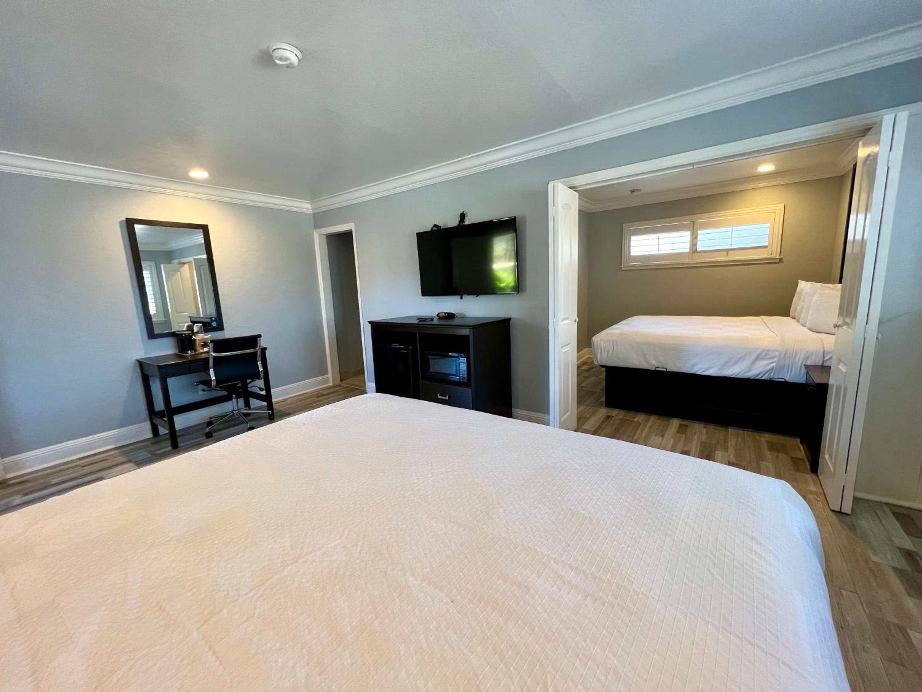 Two-Bedroom King Suite - Non-Smoking - Photo 8