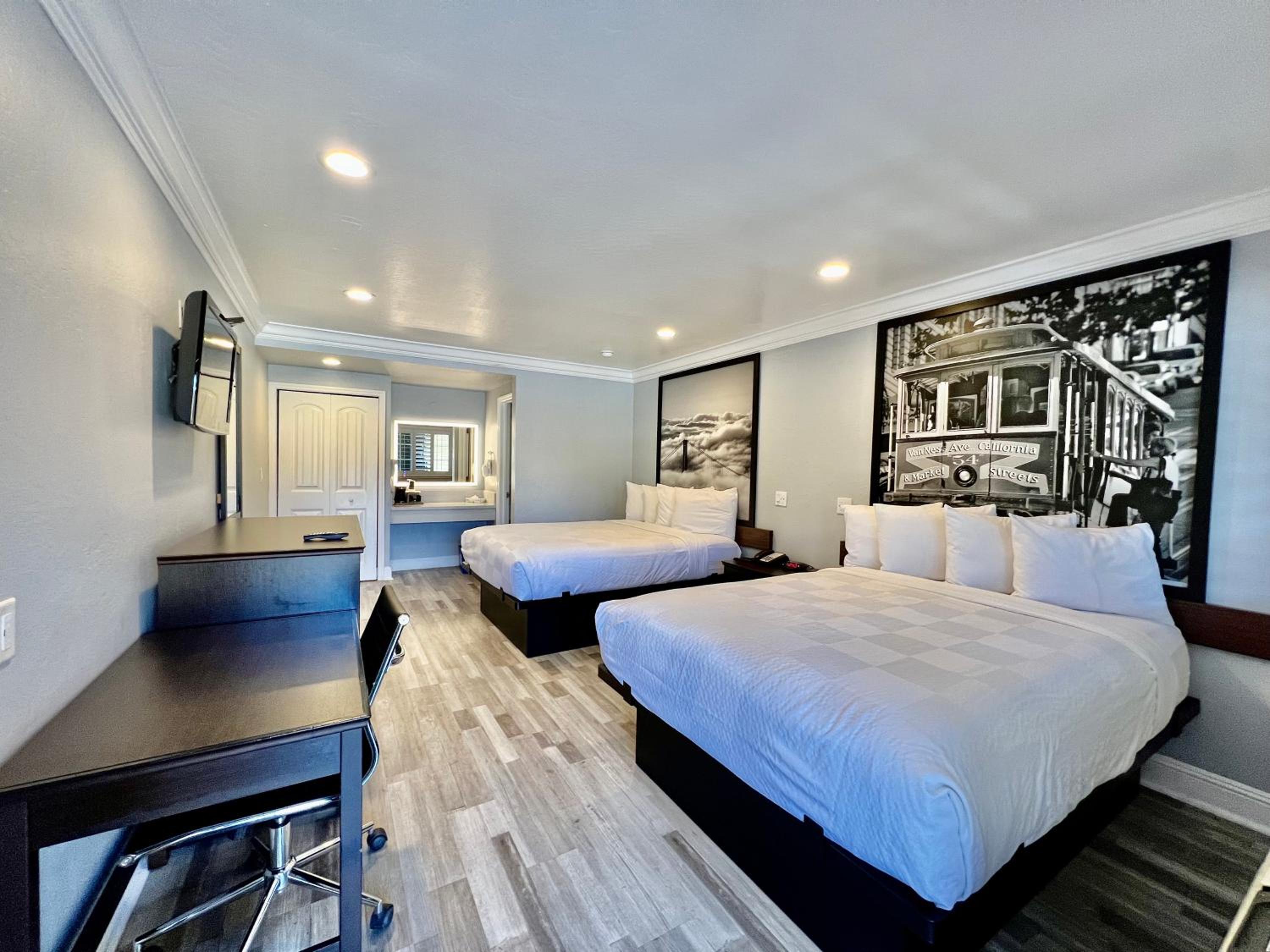 Queen Room with Two Queen Beds - Non-Smoking - Photo 1